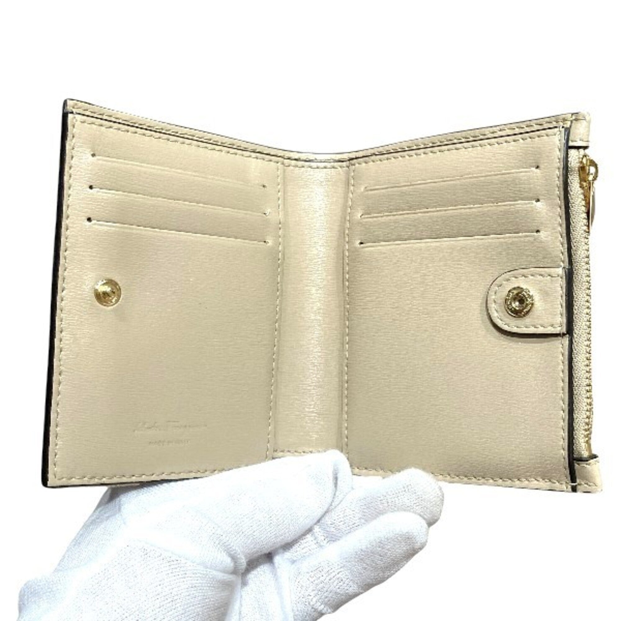 Salvatore Ferragamo Beige Coin Purse/Coin Case (Pre-Owned)