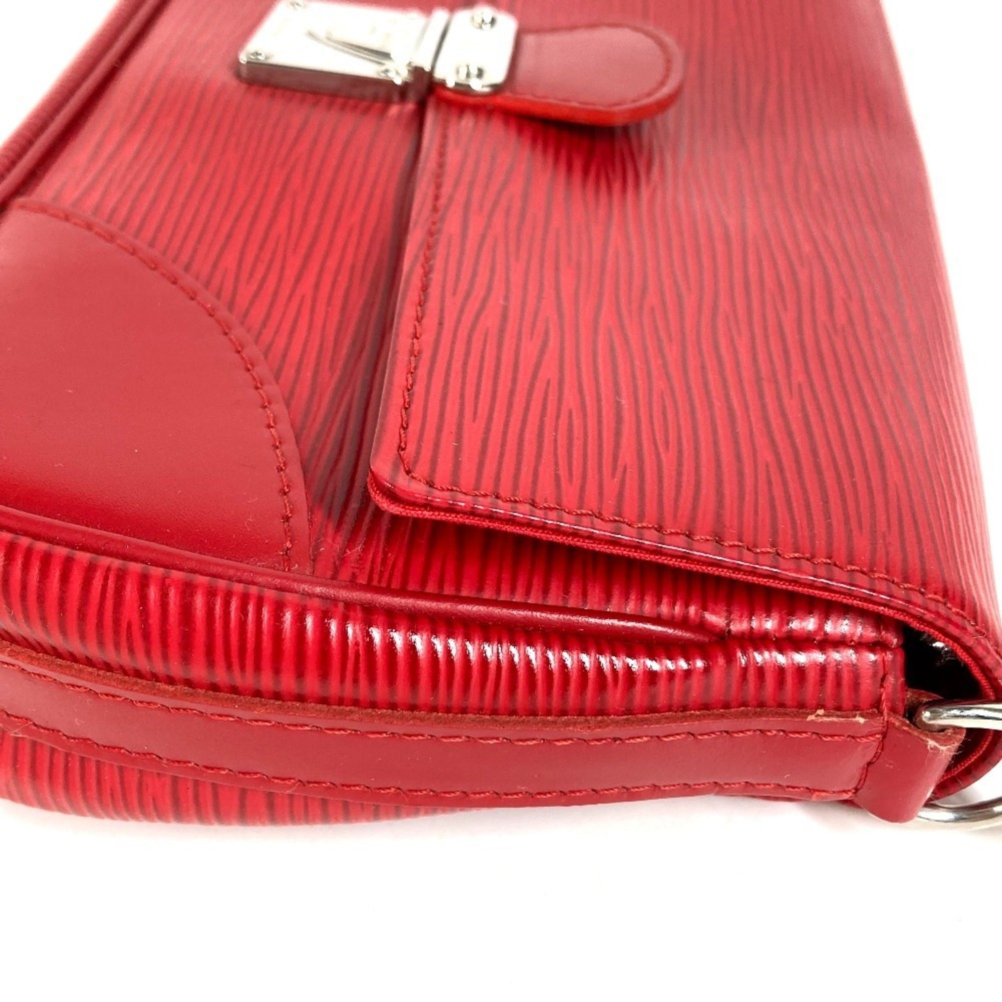 Louis Vuitton Epi Red Color Epi Leather Pochette Shoulder Bag (Pre-Owned)