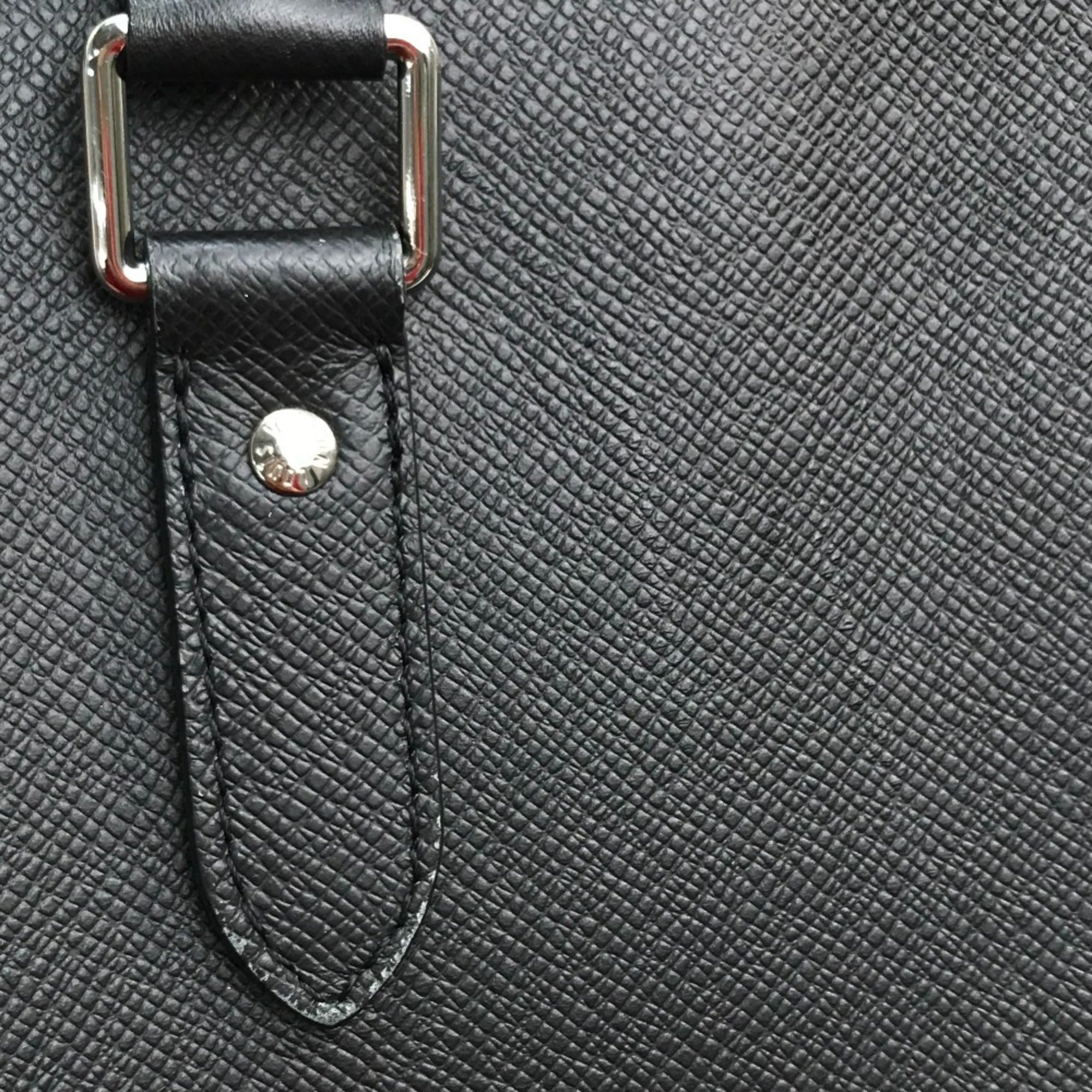Louis Vuitton Taiga Black Noir Taiga Leather Handbag Shoulder Bag (Pre-Owned)
