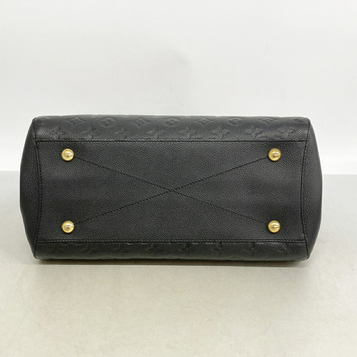 Louis Vuitton Noir Handbag (Pre-Owned)