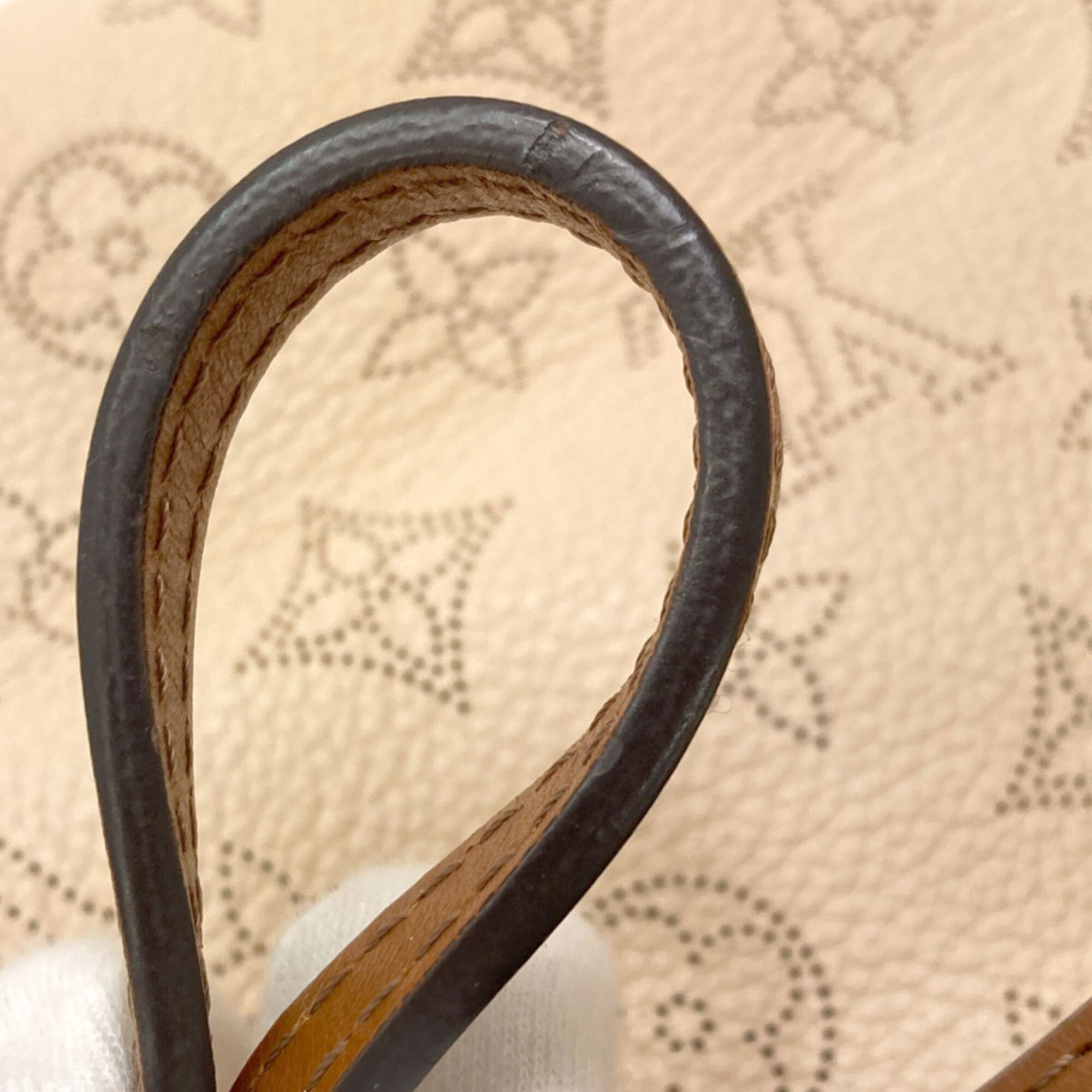 Louis Vuitton Mahina Mahina Leather Handbag (Pre-Owned)