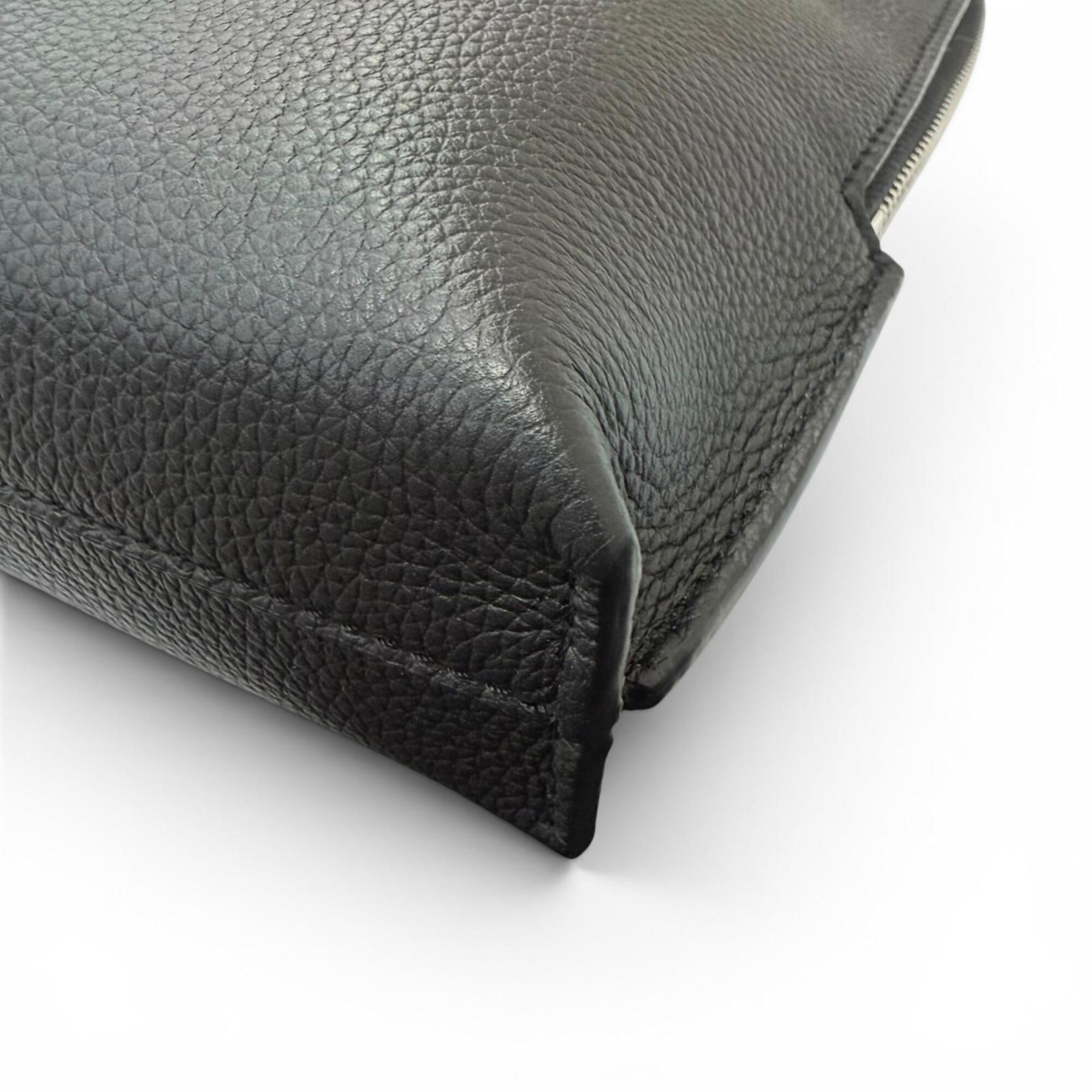 Loewe Black Leather Clutch Bag (Pre-Owned)