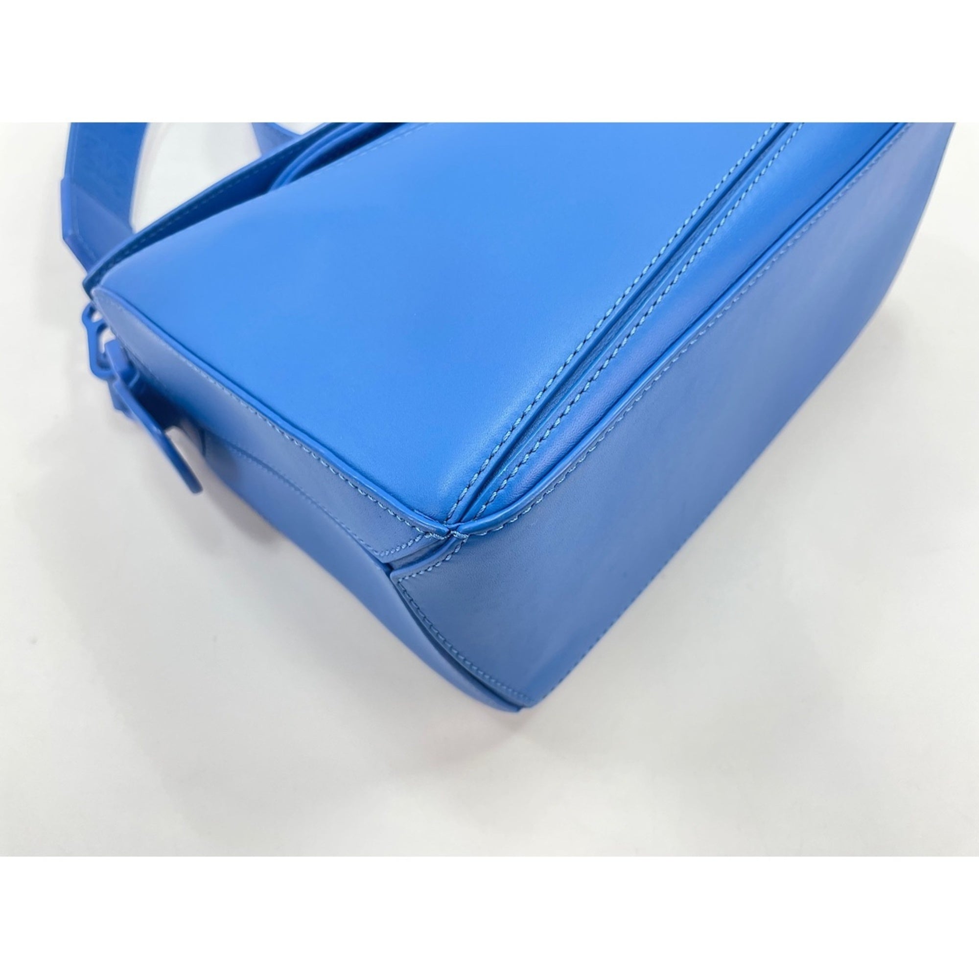 Loewe Blue Shoulder Bag (Pre-Owned)