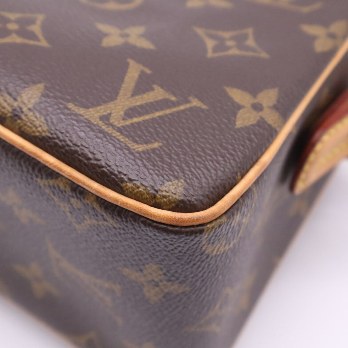 Louis Vuitton Beige Brown Monogram Coated Canvas Handbag (Pre-Owned)
