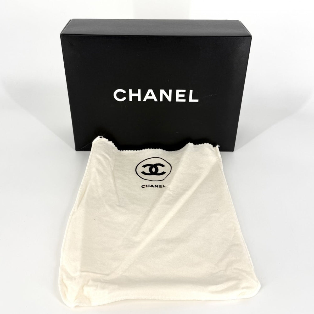 Chanel Matelasse Black Leather Shoulder Bag (Pre-Owned)