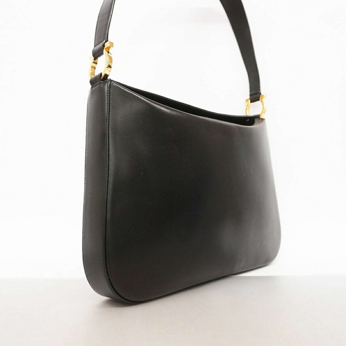 Salvatore Ferragamo Black Leather Shoulder Bag (Pre-Owned)