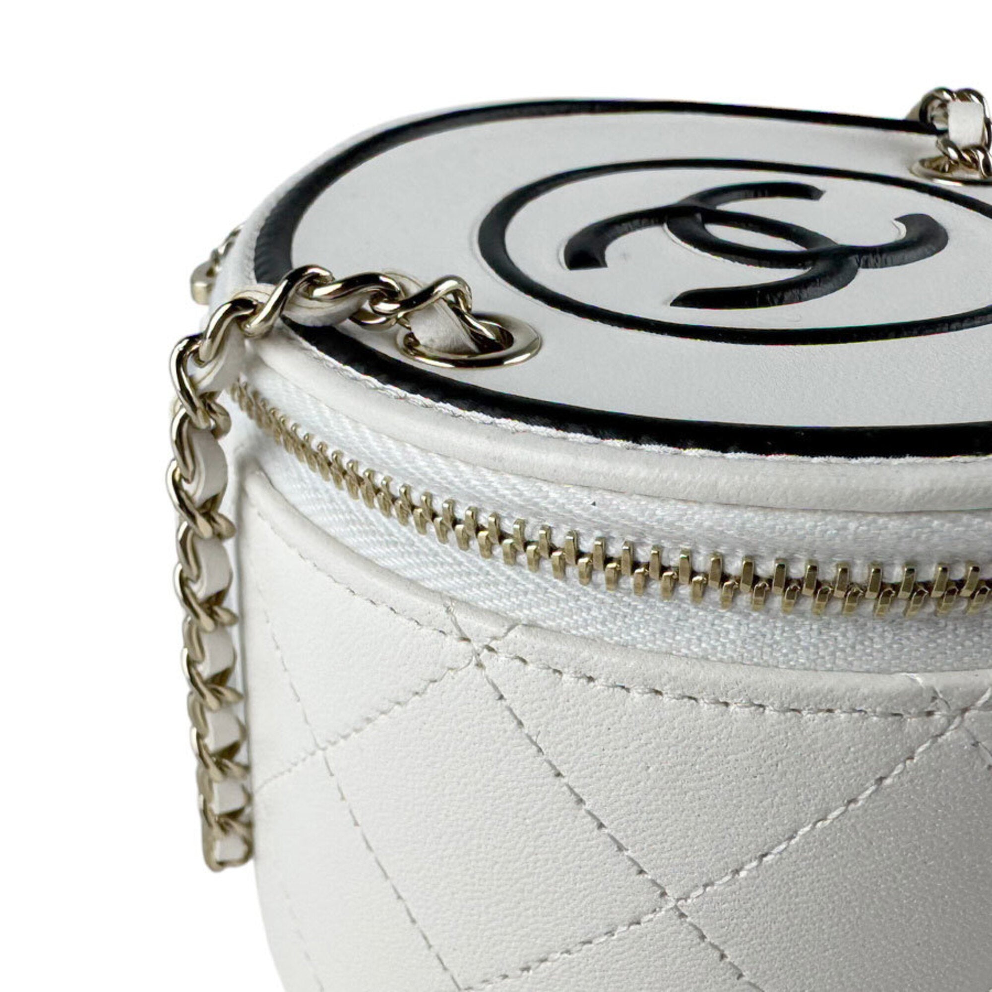 Chanel Black White Leather Shoulder Bag (Pre-Owned)