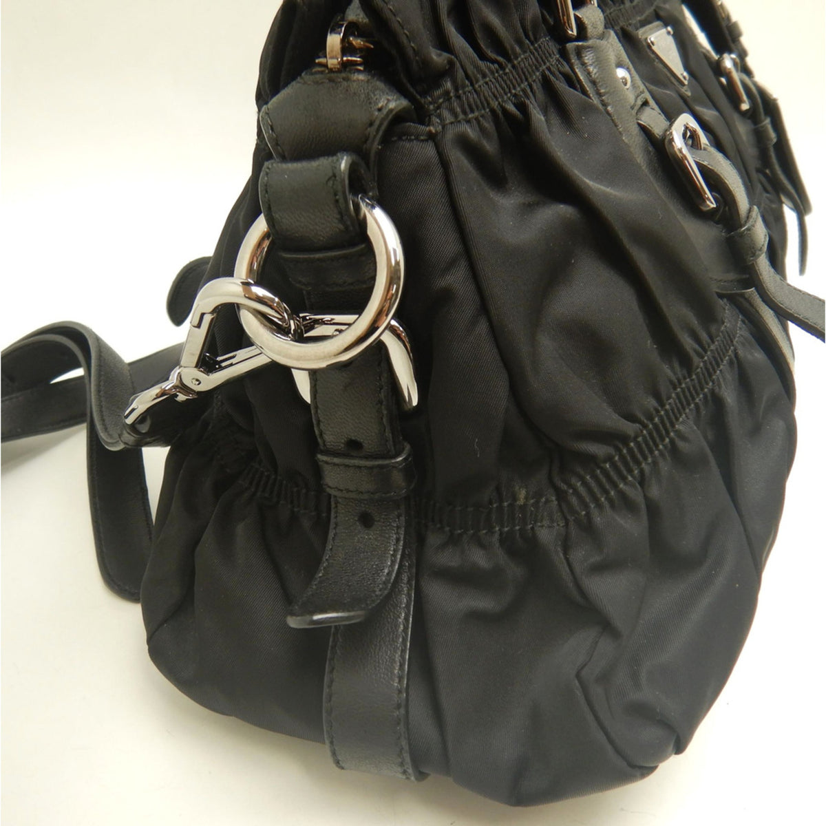 Prada Nero Nylon Handbag (Pre-Owned)