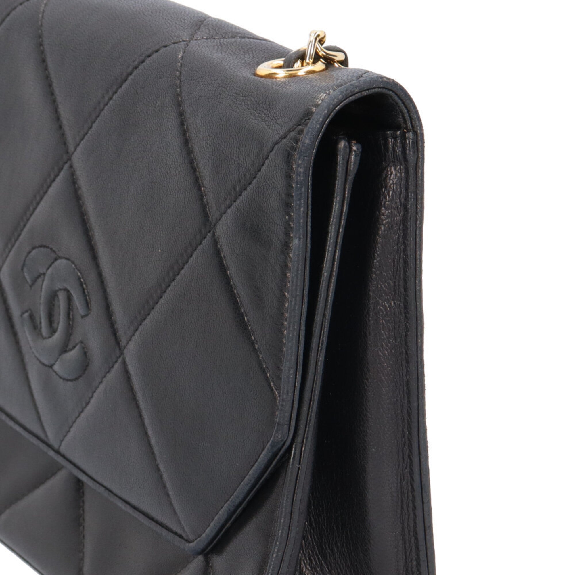 Chanel Black Leather Shoulder Bag (Pre-Owned)