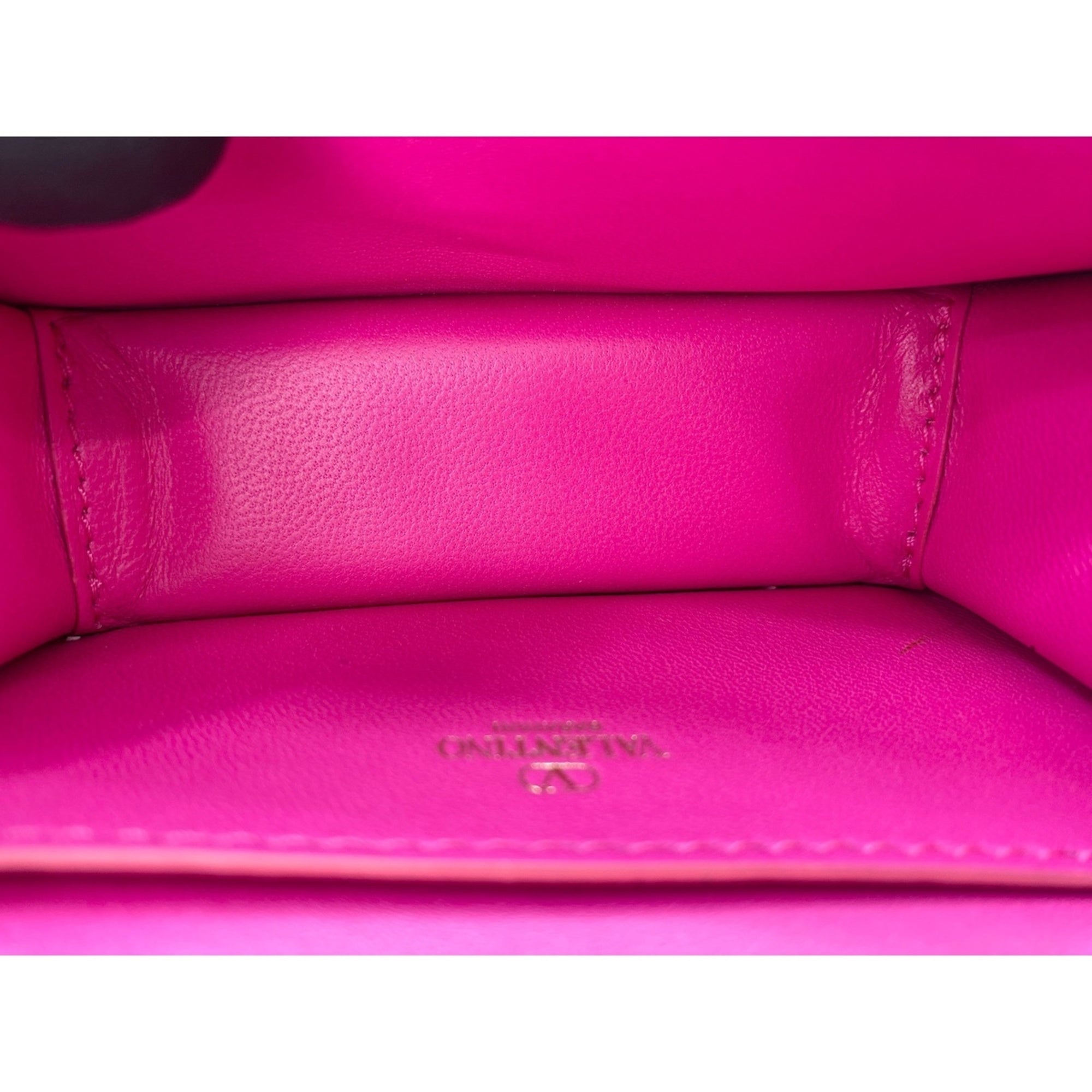 Valentino Beige Shoulder Bag (Pre-Owned)