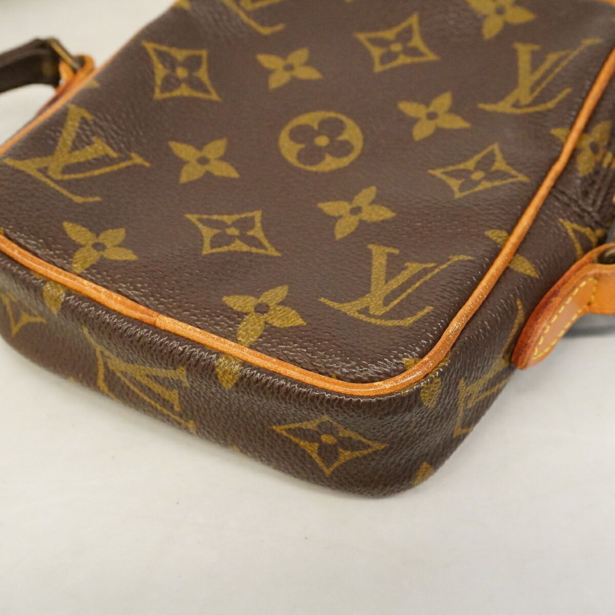 Louis Vuitton Brown Shoulder Bag (Pre-Owned)