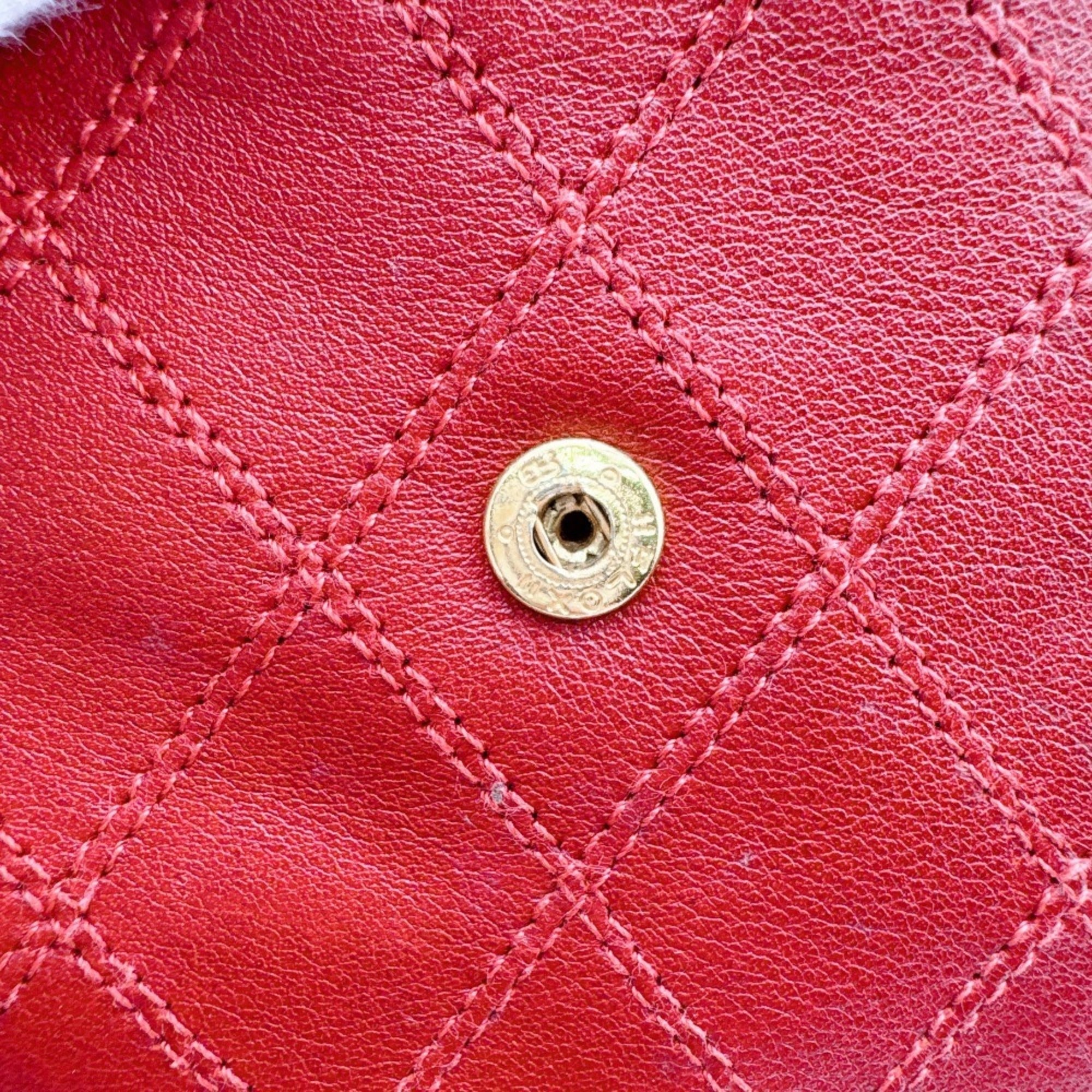 Chanel Red Color Leather Wallet (Bi-Fold) (Pre-Owned)
