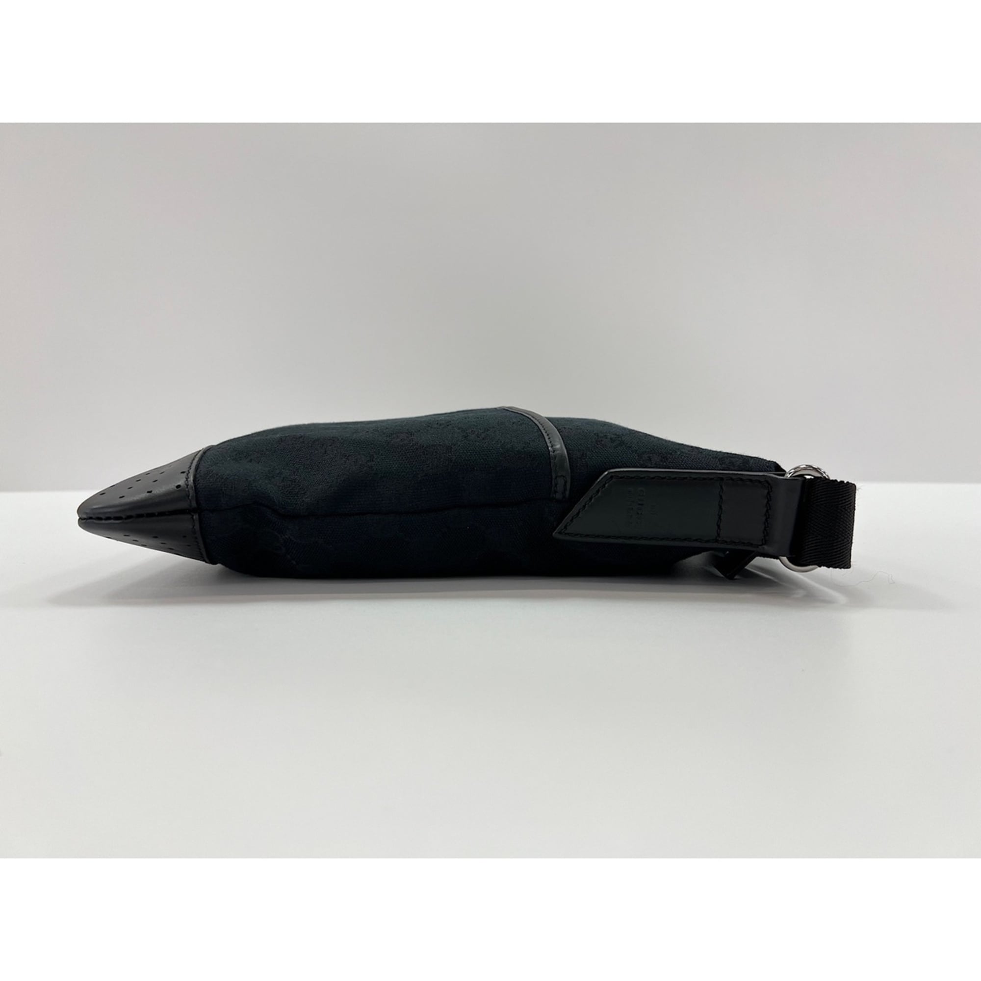 Gucci Black Gg Canvas Shoulder Bag (Pre-Owned)