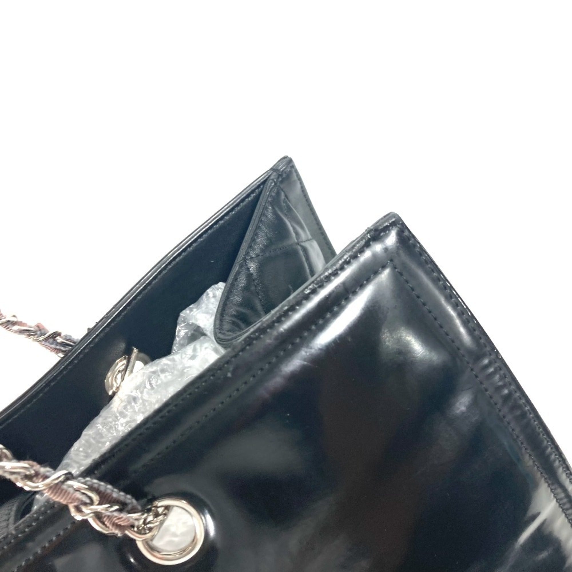 Chanel Black Shoulder Bag (Pre-Owned)
