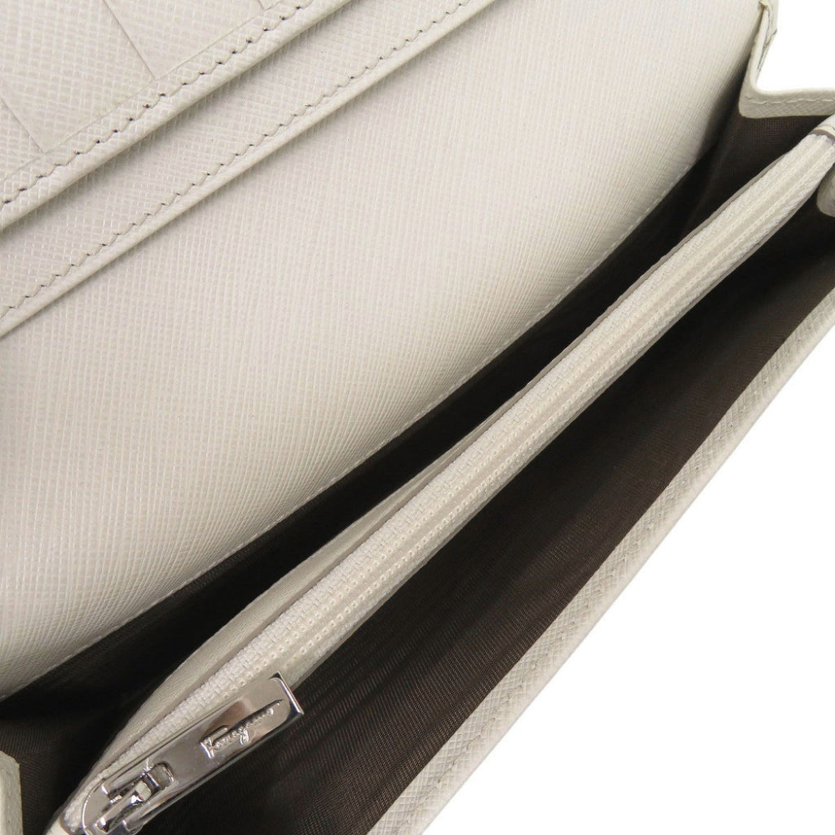 Salvatore Ferragamo White Leather Long Wallet (Bi-Fold) (Pre-Owned)