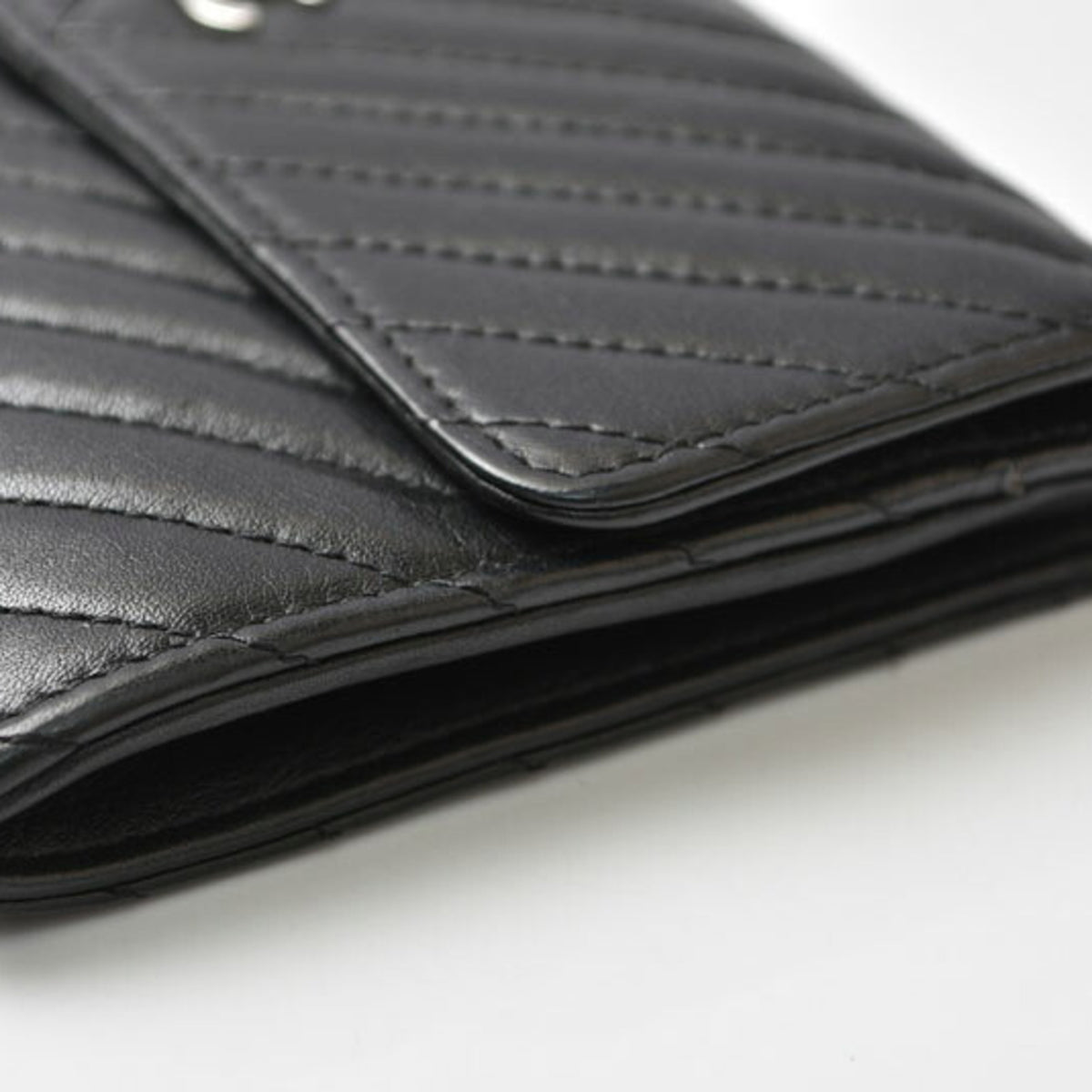 Chanel Black Leather Wallet (Bi-Fold) (Pre-Owned)