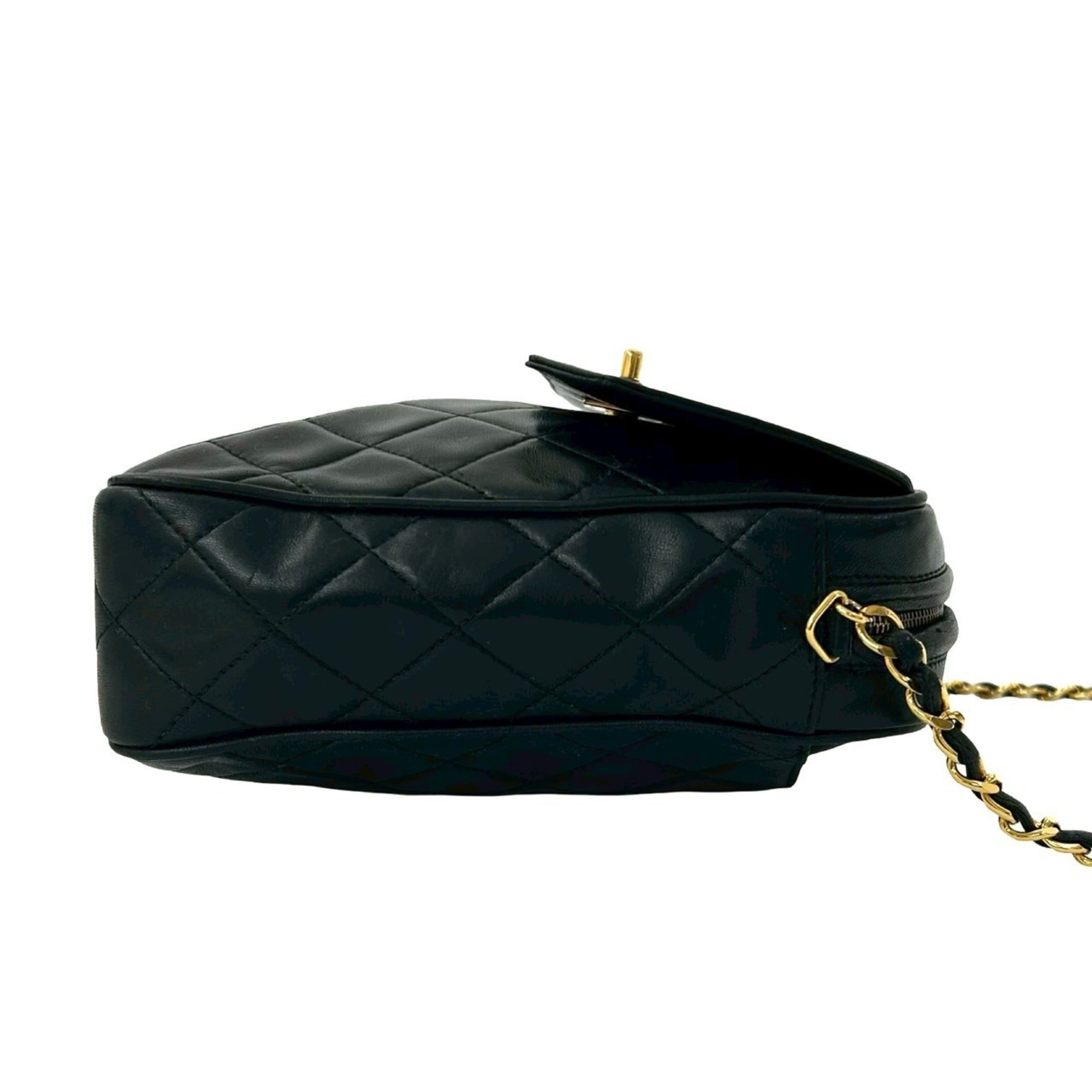 Chanel Matelasse Black Leather Shoulder Bag (Pre-Owned)