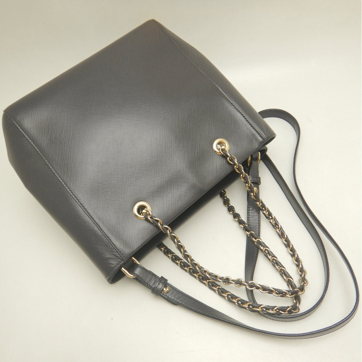 Salvatore Ferragamo Vara Gray Leather Handbag (Pre-Owned)