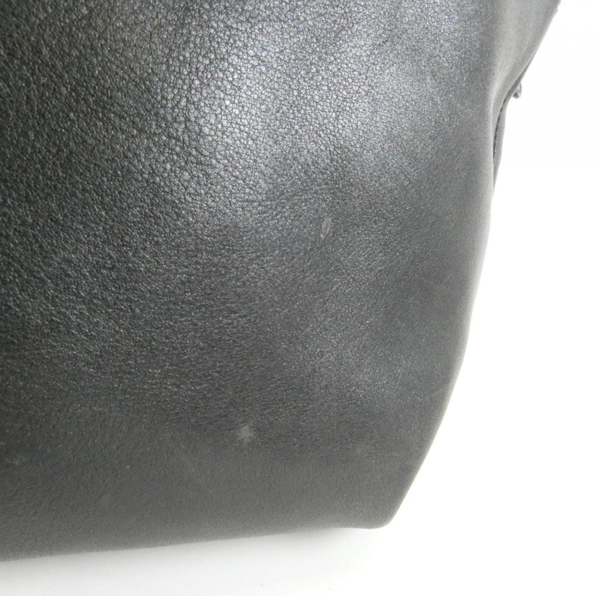 Chanel Black Leather Handbag (Pre-Owned)