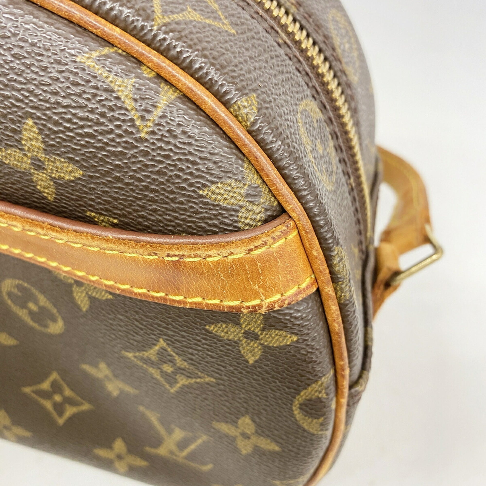 Louis Vuitton Brown Shoulder Bag (Pre-Owned)