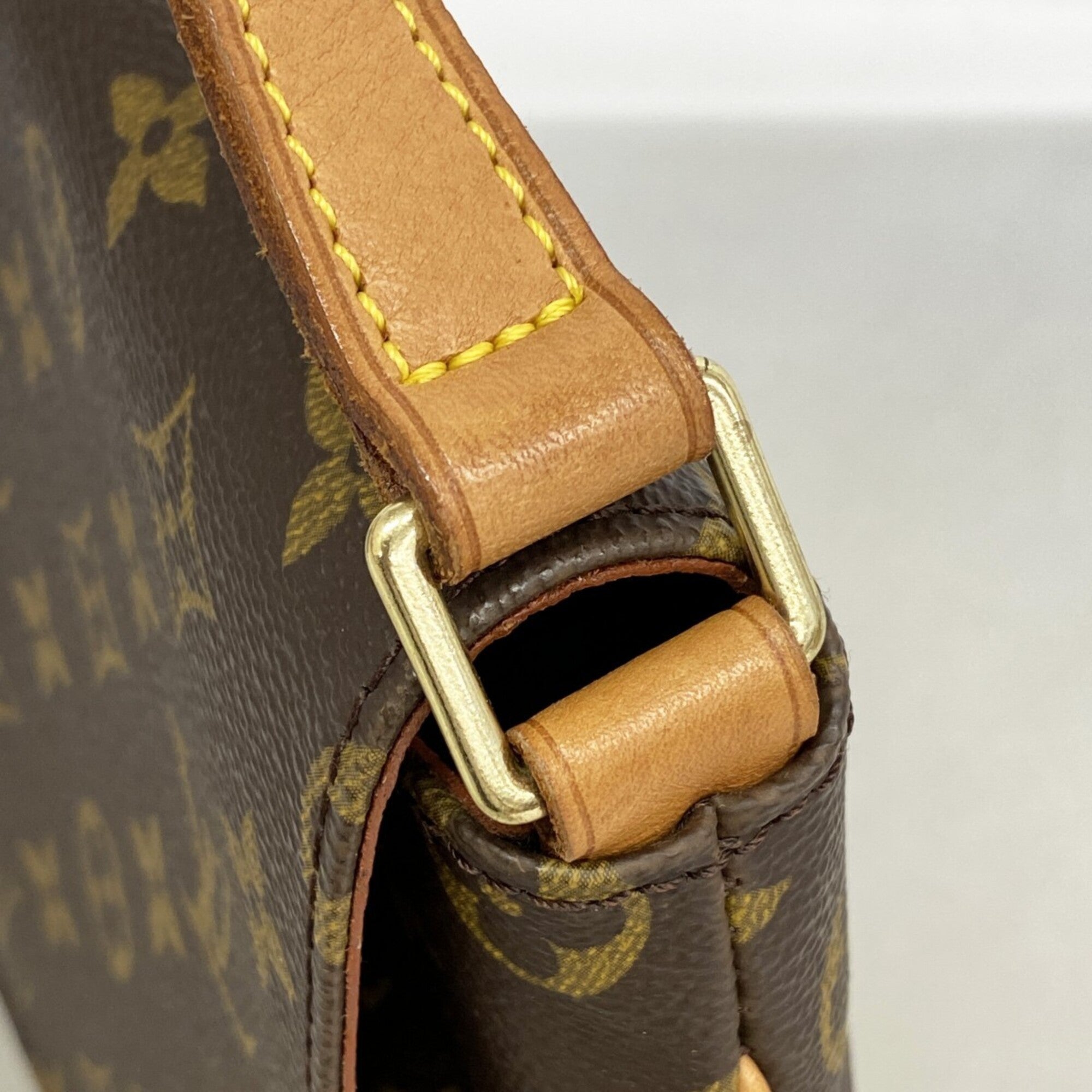 Louis Vuitton Brown Shoulder Bag (Pre-Owned)