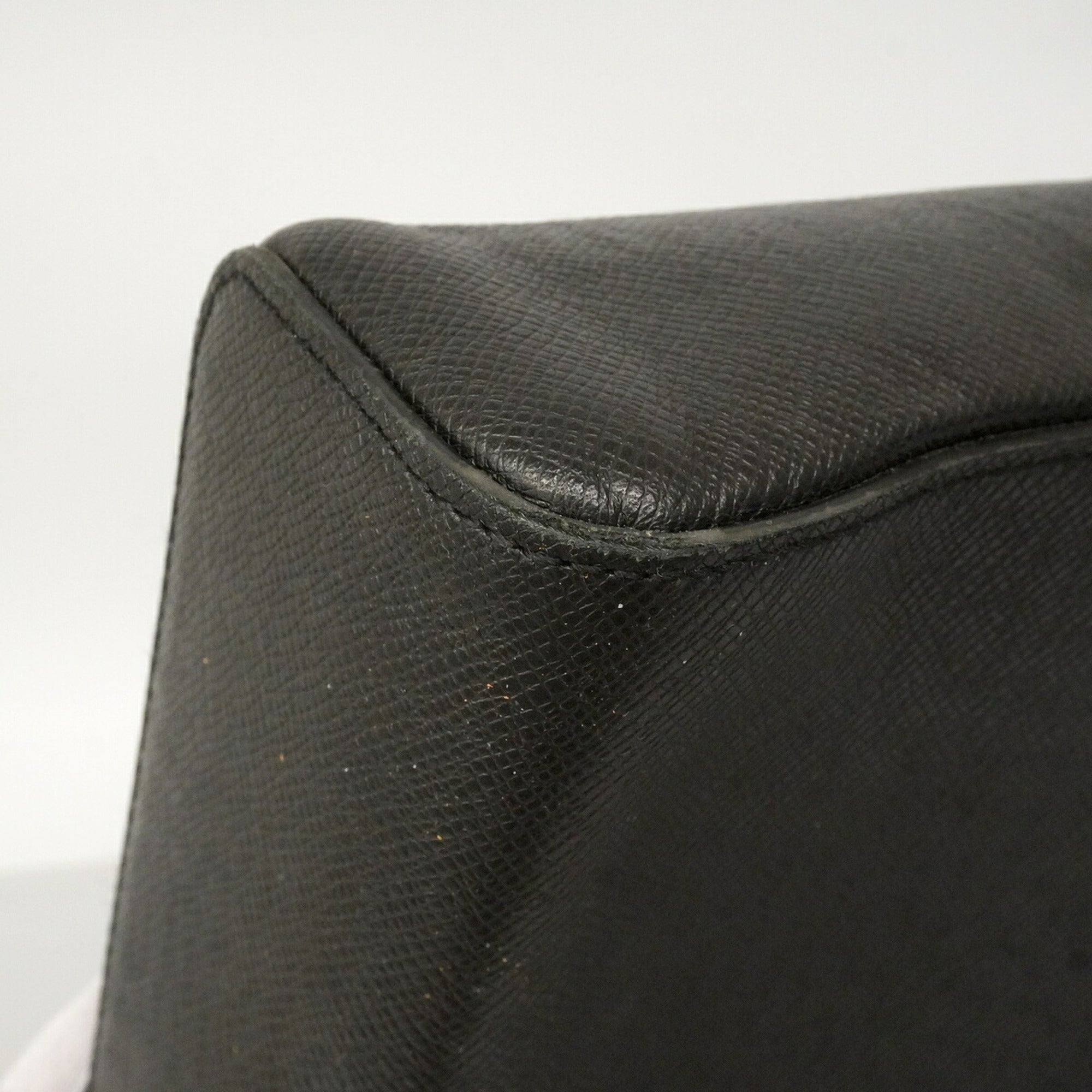 Louis Vuitton Black Shoulder Bag (Pre-Owned)