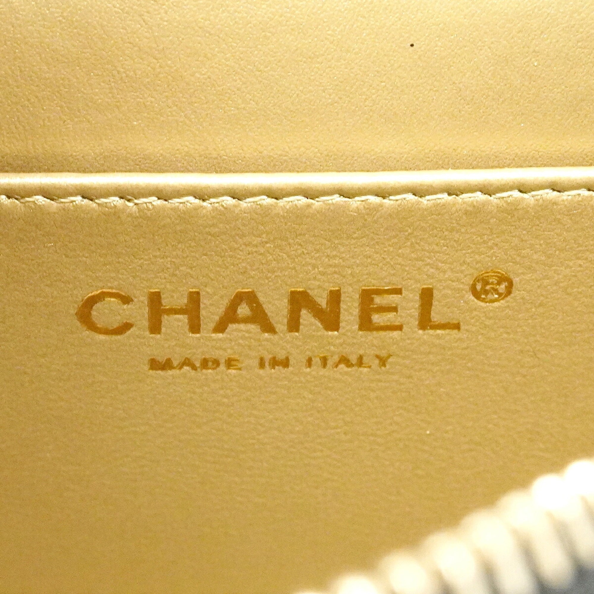 Chanel Black Leather Shoulder Bag (Pre-Owned)
