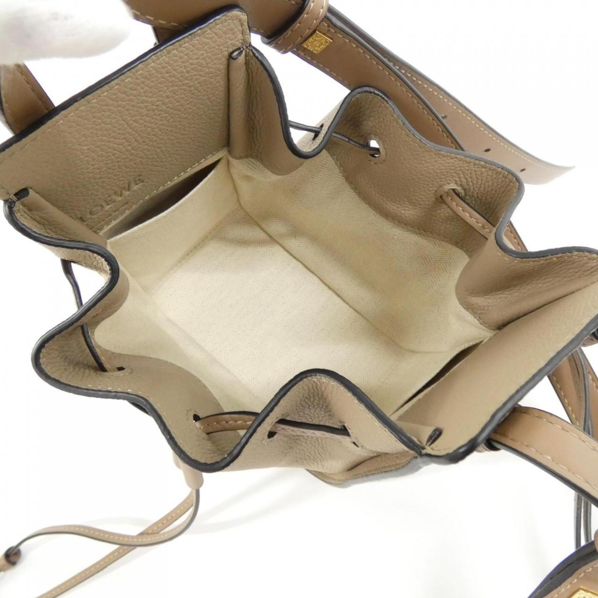 Loewe Sand Leather Shoulder Bag (Pre-Owned)
