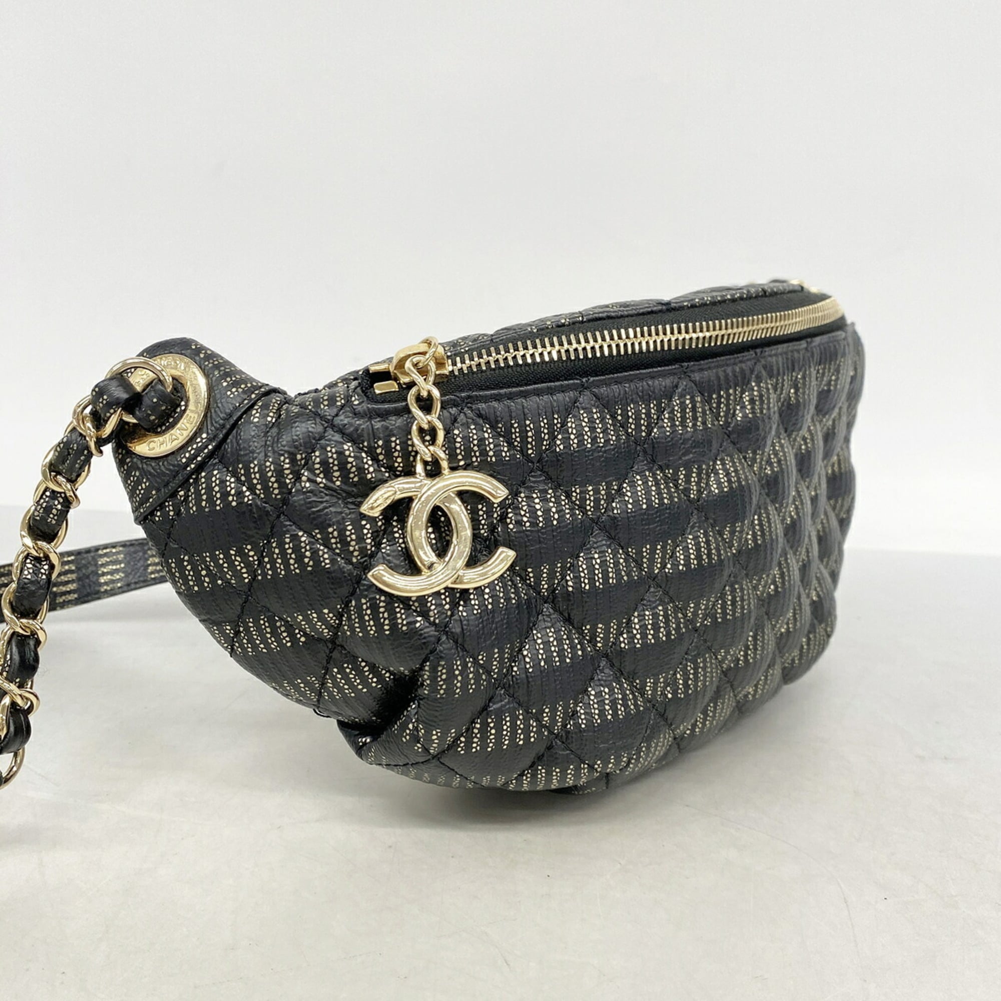 Chanel Black Leather Fanny Pack (Pre-Owned)