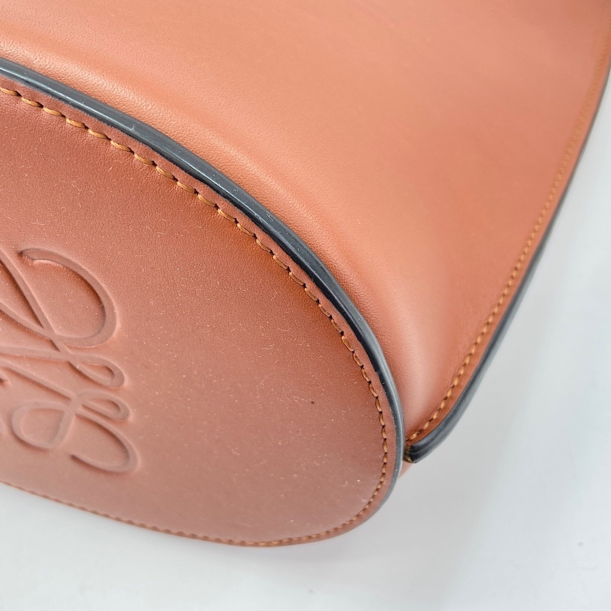Loewe Brown Shoulder Bag (Pre-Owned)