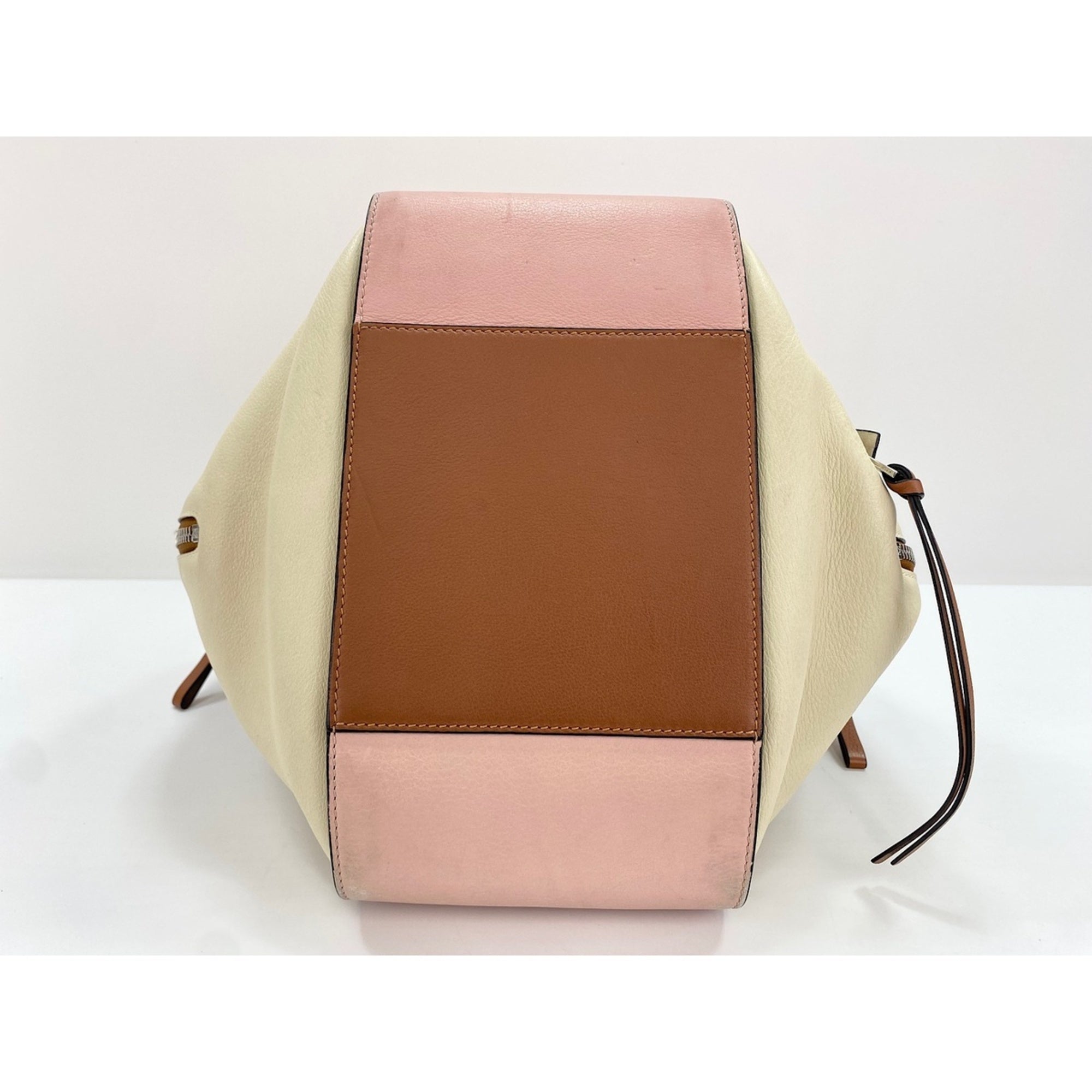 Loewe Pink Leather Shoulder Bag (Pre-Owned)