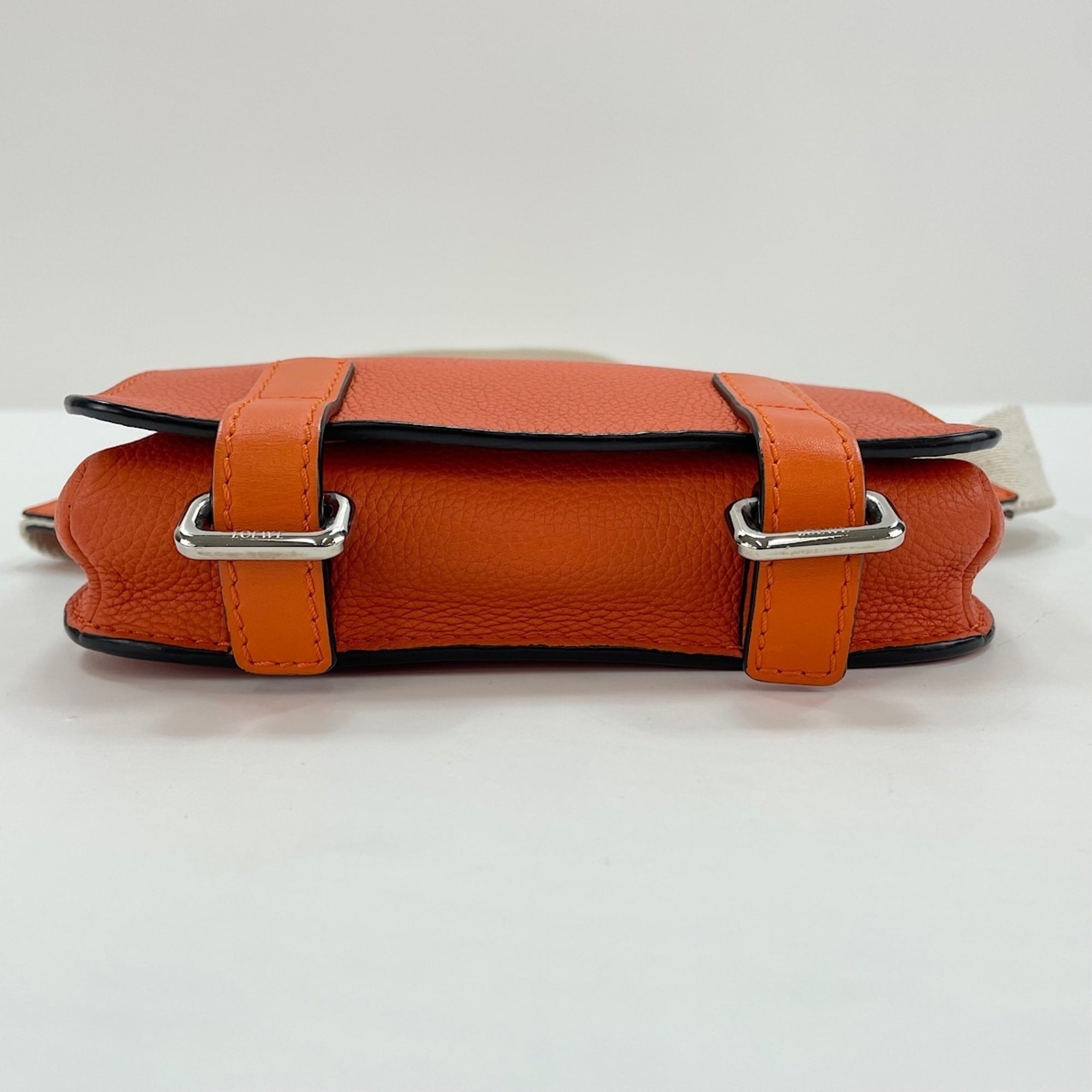 Loewe Orange Leather Shoulder Bag (Pre-Owned)