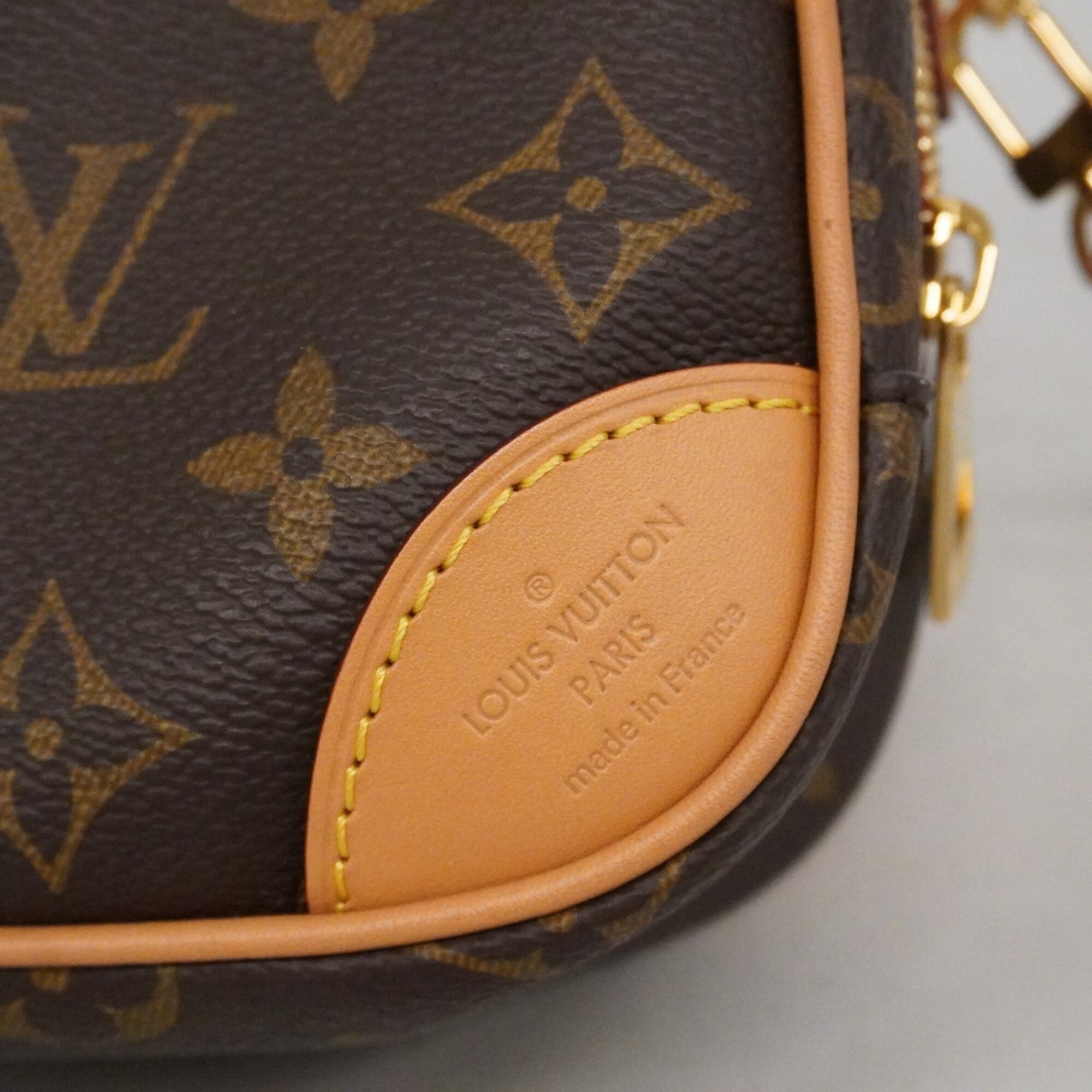 Louis Vuitton Brown Shoulder Bag (Pre-Owned)