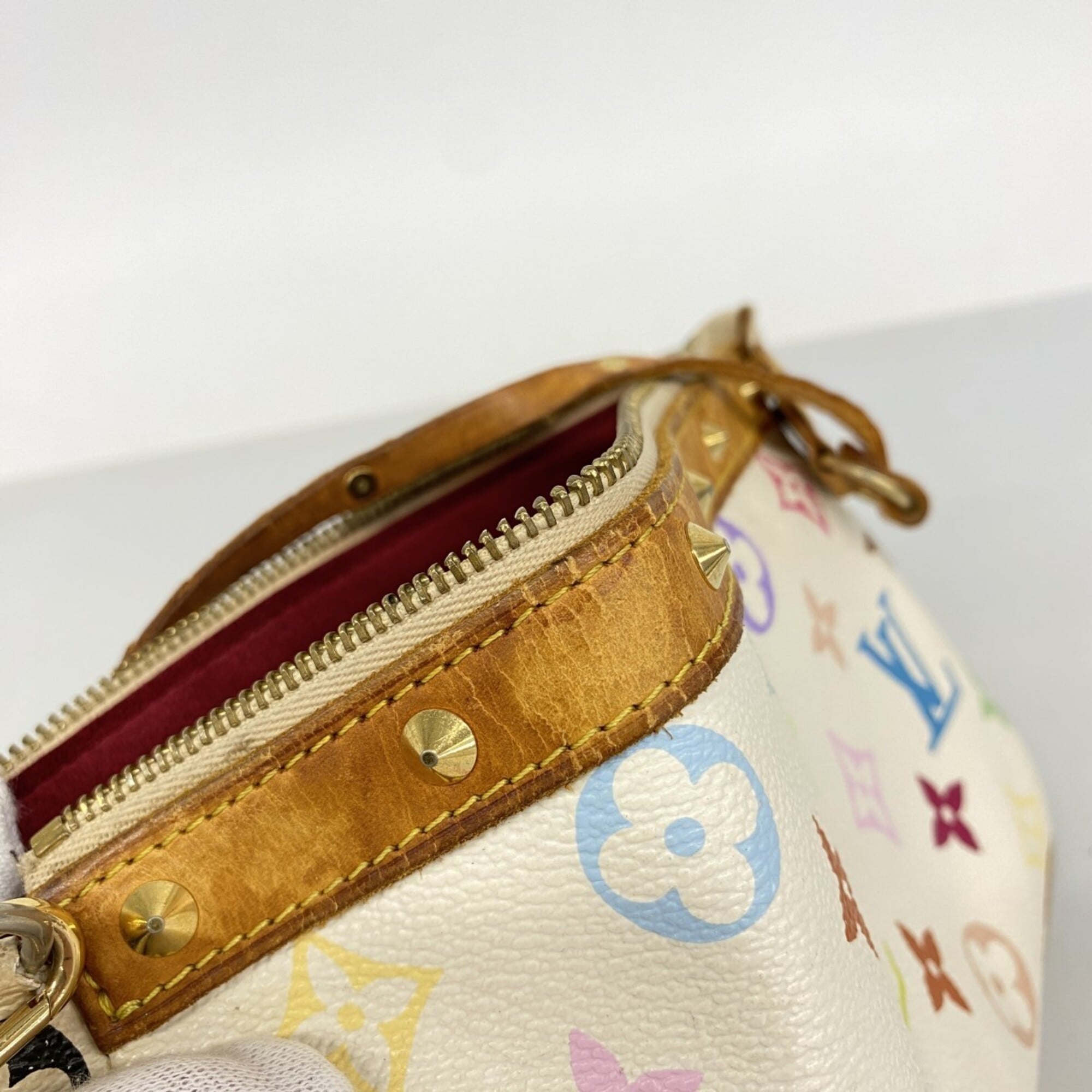 Louis Vuitton Blanc Pouch (Pre-Owned)