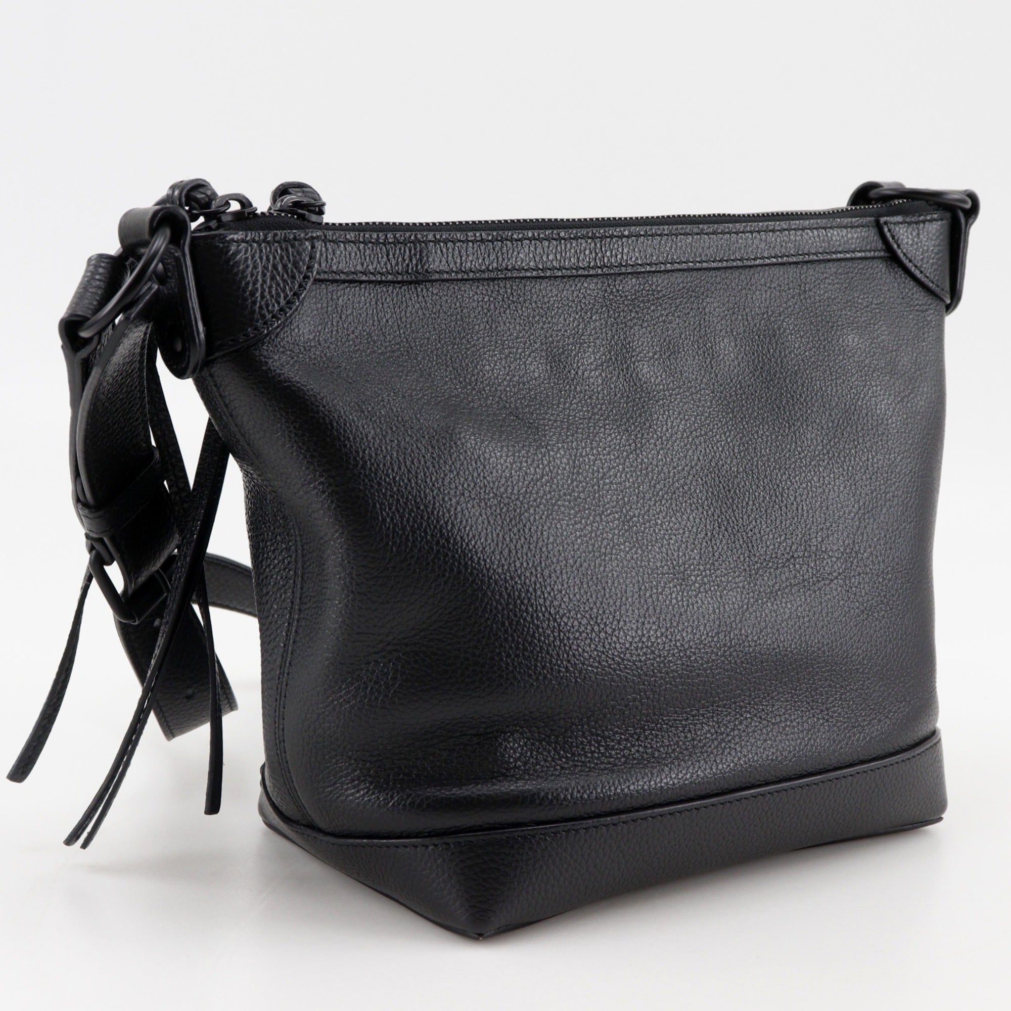Balenciaga Black Leather Shoulder Bag (Pre-Owned)