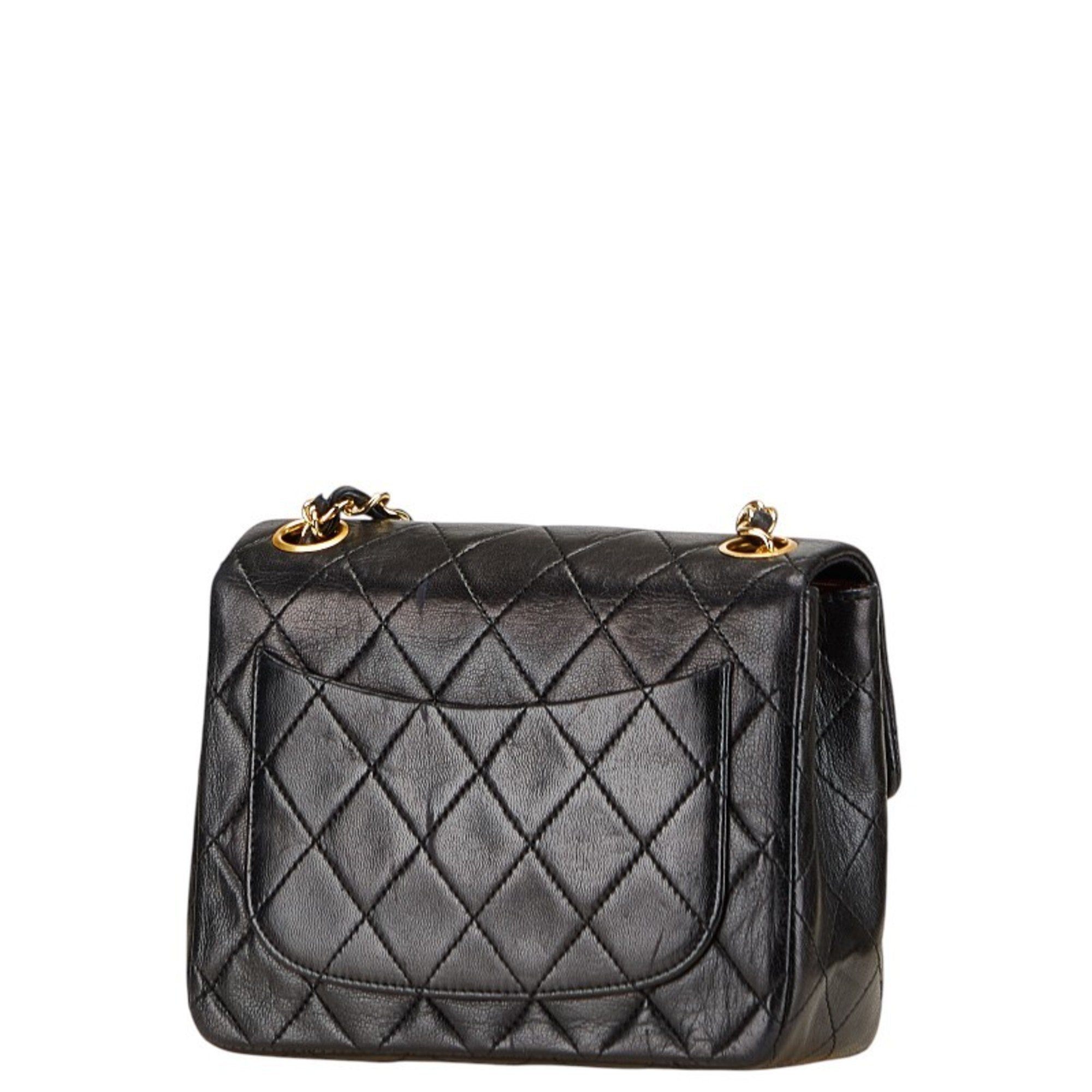 Chanel Matelasse Black Leather Shoulder Bag (Pre-Owned)