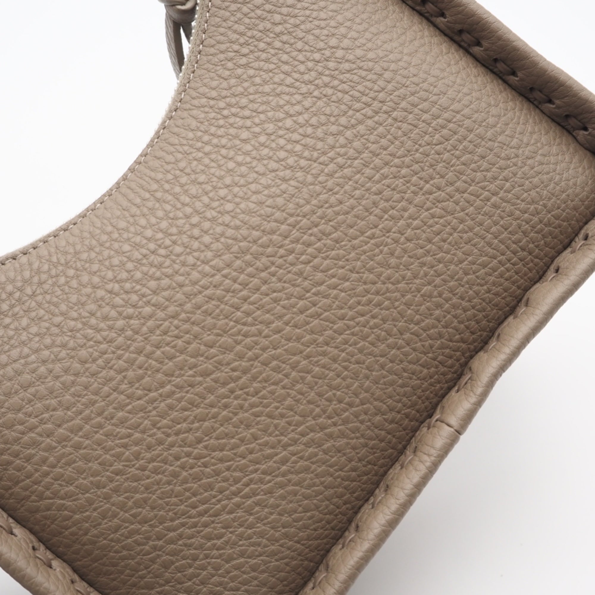 Fendi Beige Leather Handbag (Pre-Owned)