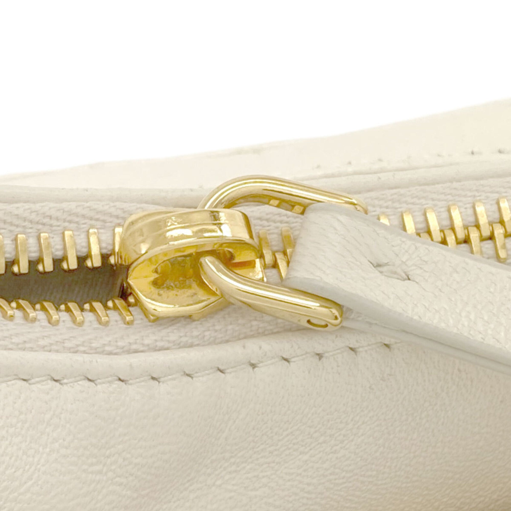 Miu Miu White Leather Handbag (Pre-Owned)