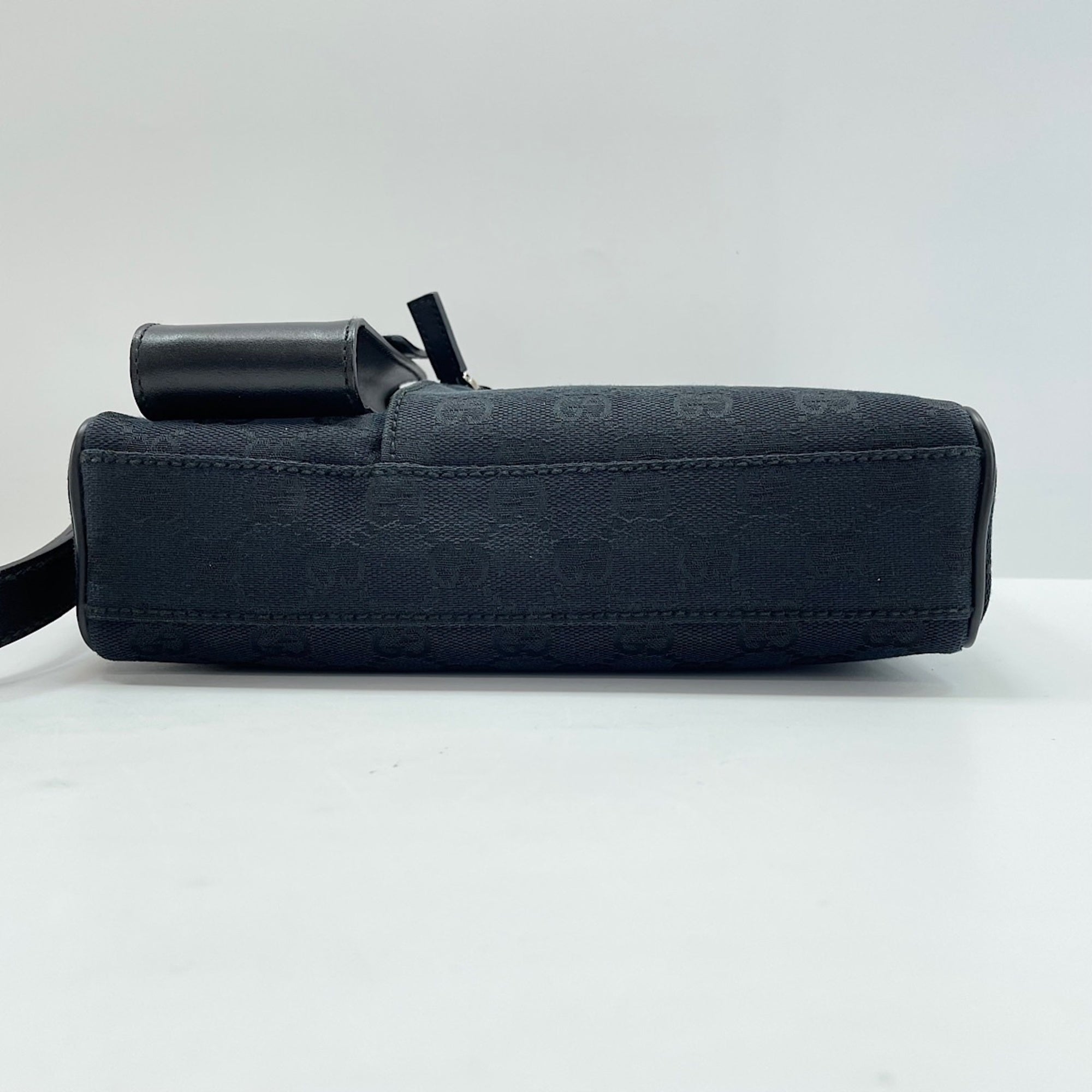 Gucci Black Clutch Bag (Pre-Owned)