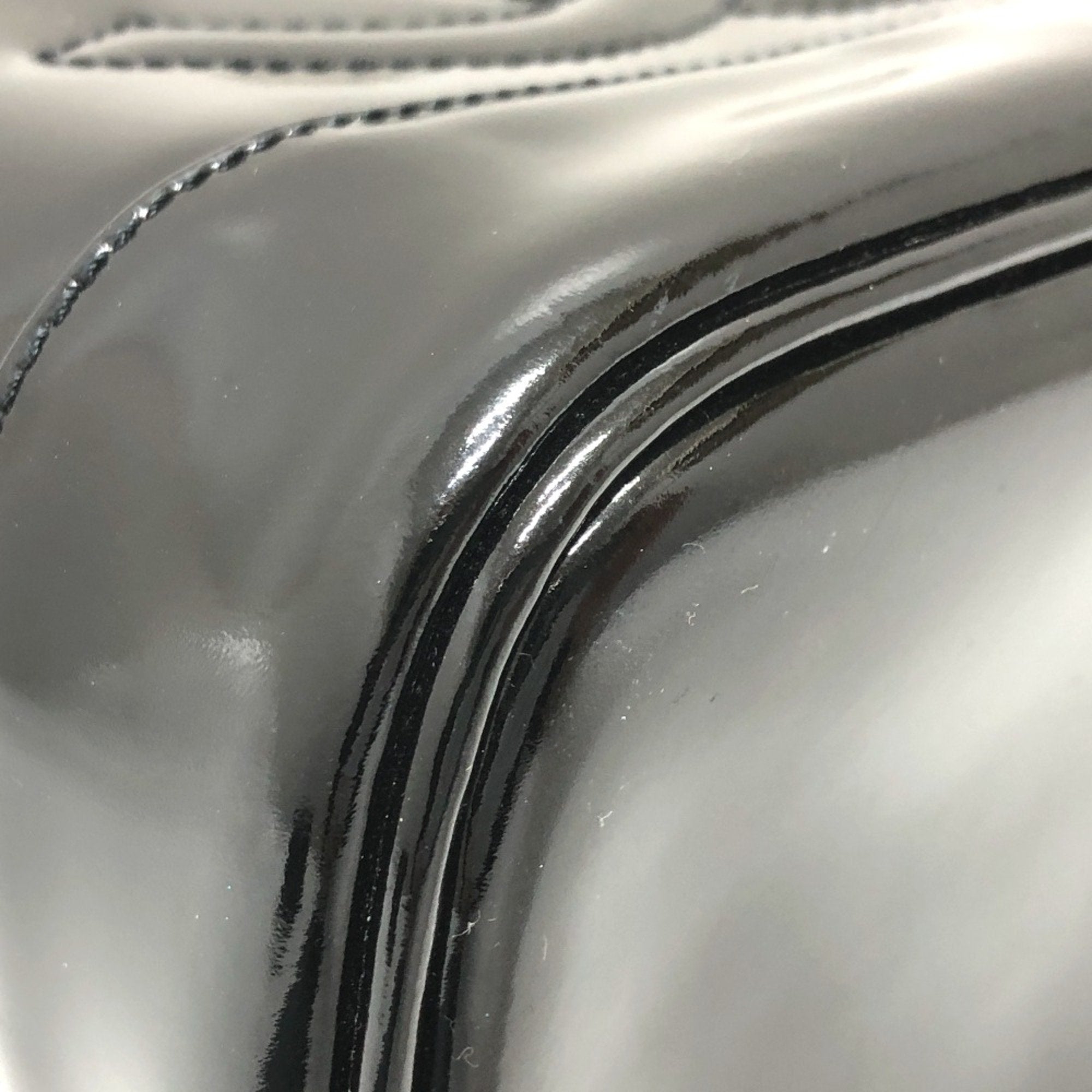 Chanel Black Patent Leather Handbag (Pre-Owned)