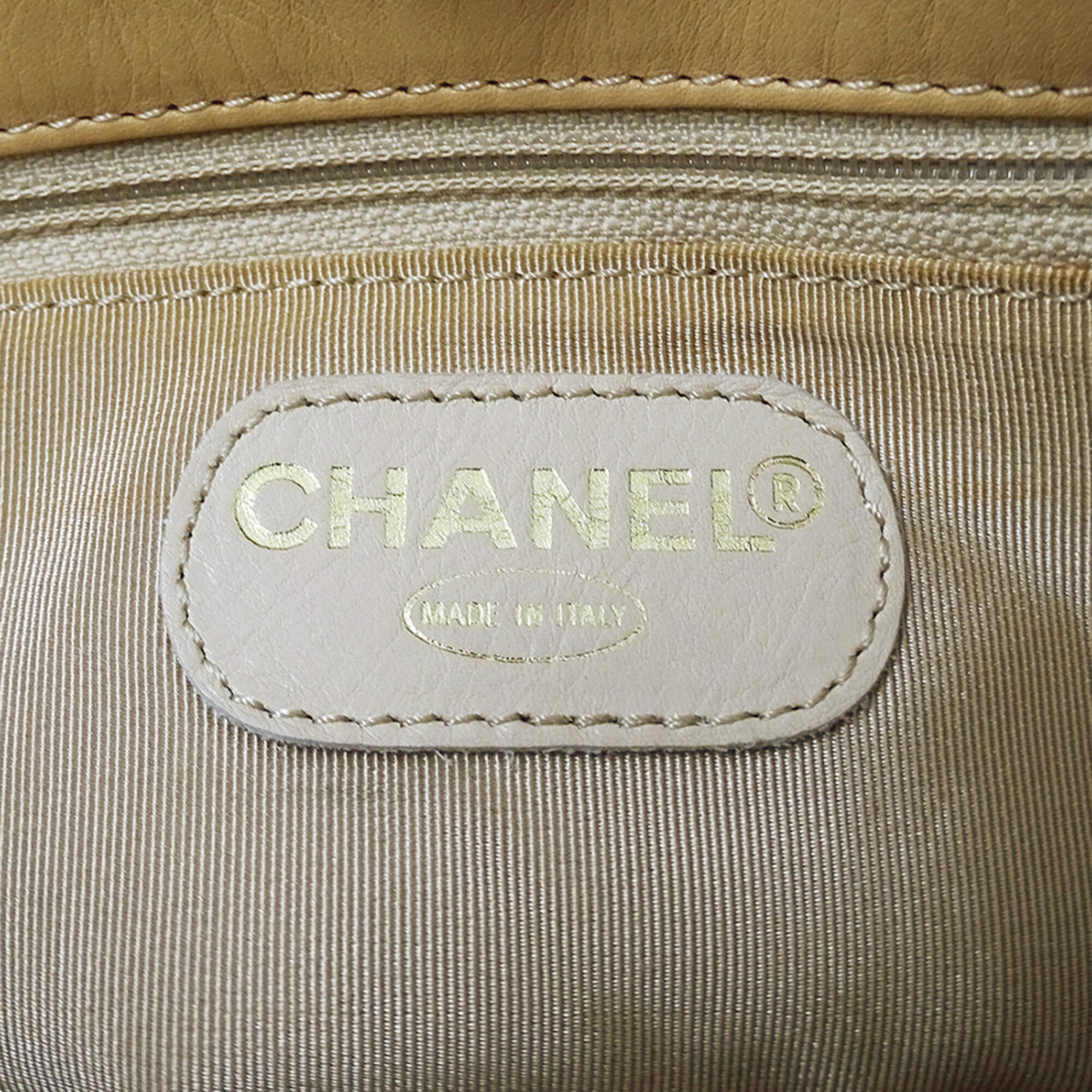 Chanel Beige Leather Handbag Shoulder Bag (Pre-Owned)