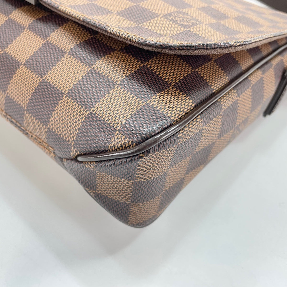 Louis Vuitton Brown Shoulder Bag (Pre-Owned)