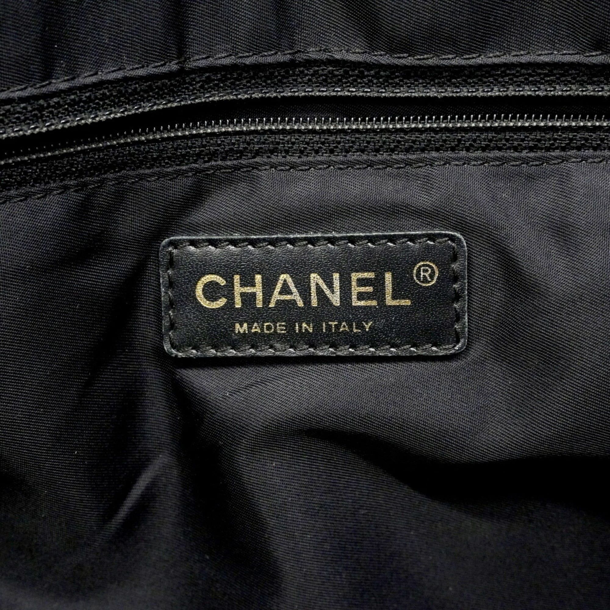 Chanel Black Nylon Tote Bag (Pre-Owned)