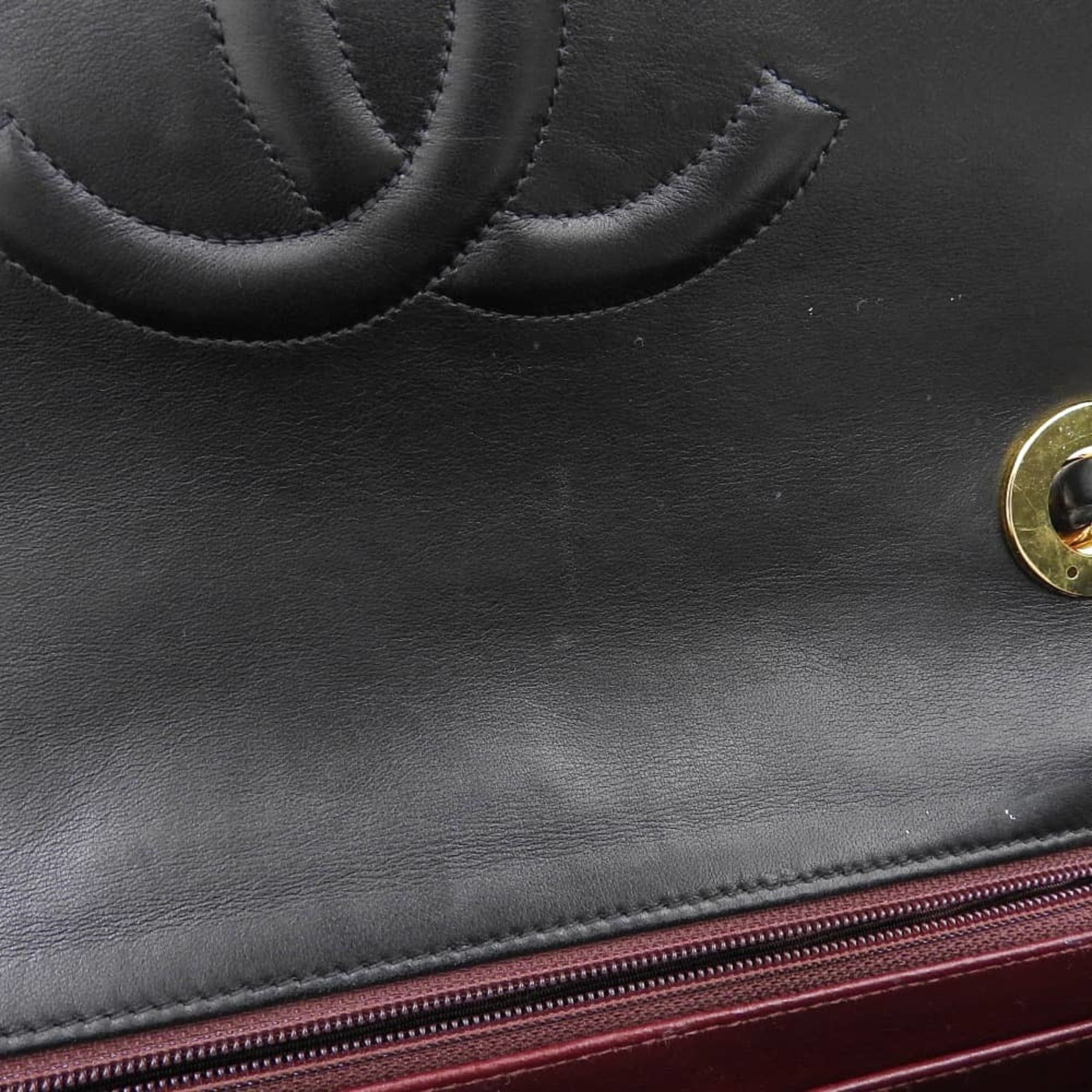 Chanel Matelasse Black Leather Shoulder Bag (Pre-Owned)