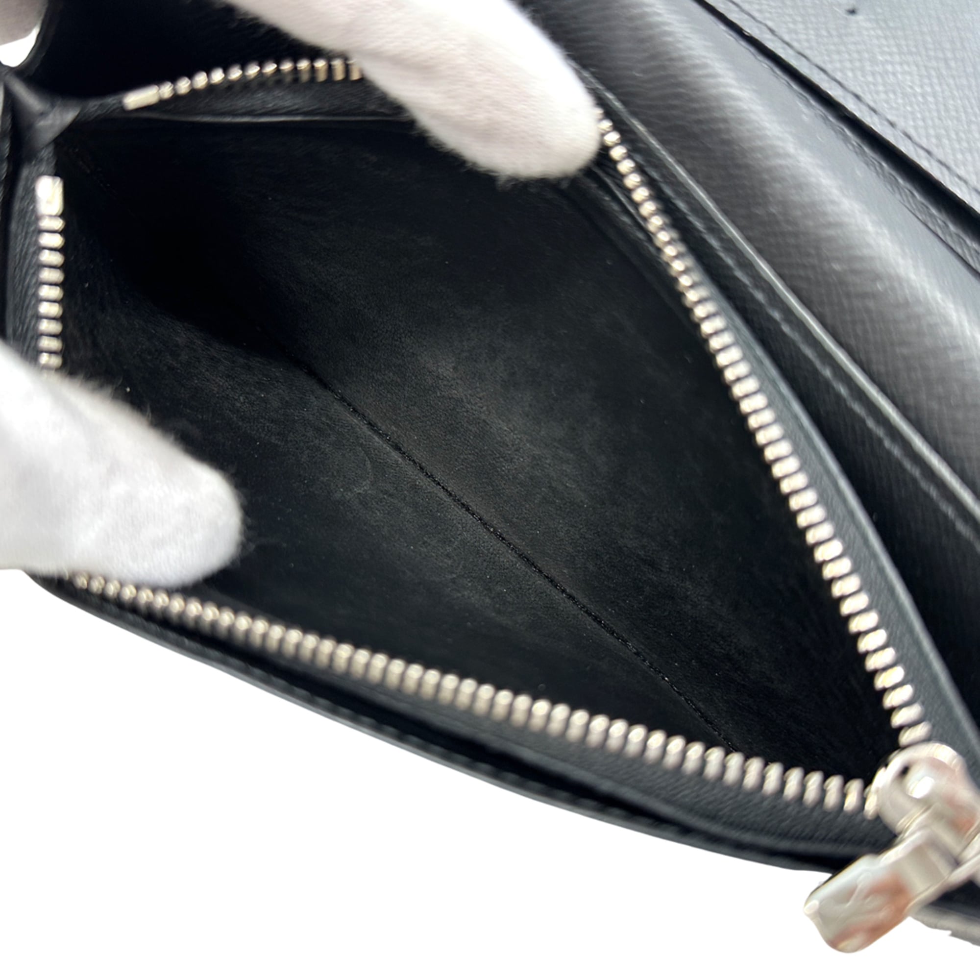 Louis Vuitton Black Noir Epi Leather Long Wallet (Bi-Fold) (Pre-Owned)
