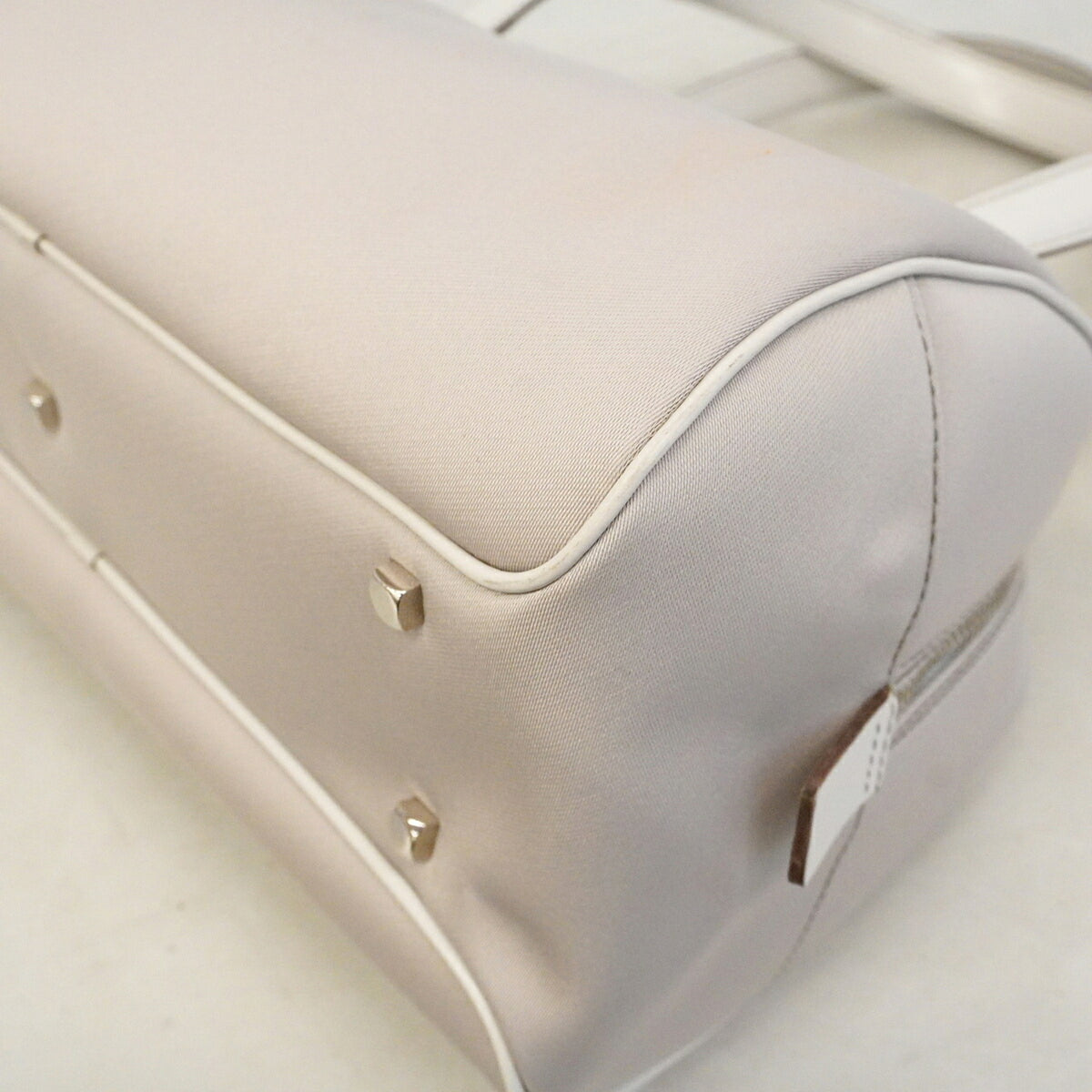 Salvatore Ferragamo Gray Nylon Handbag (Pre-Owned)