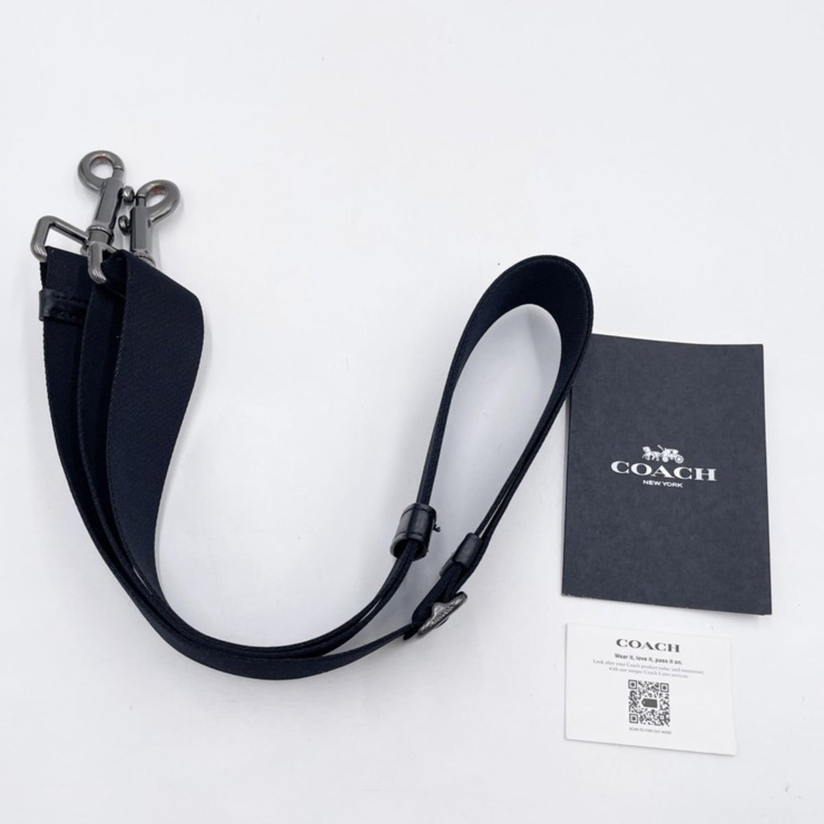 Coach Black White Leather Tote Bag (Pre-Owned)