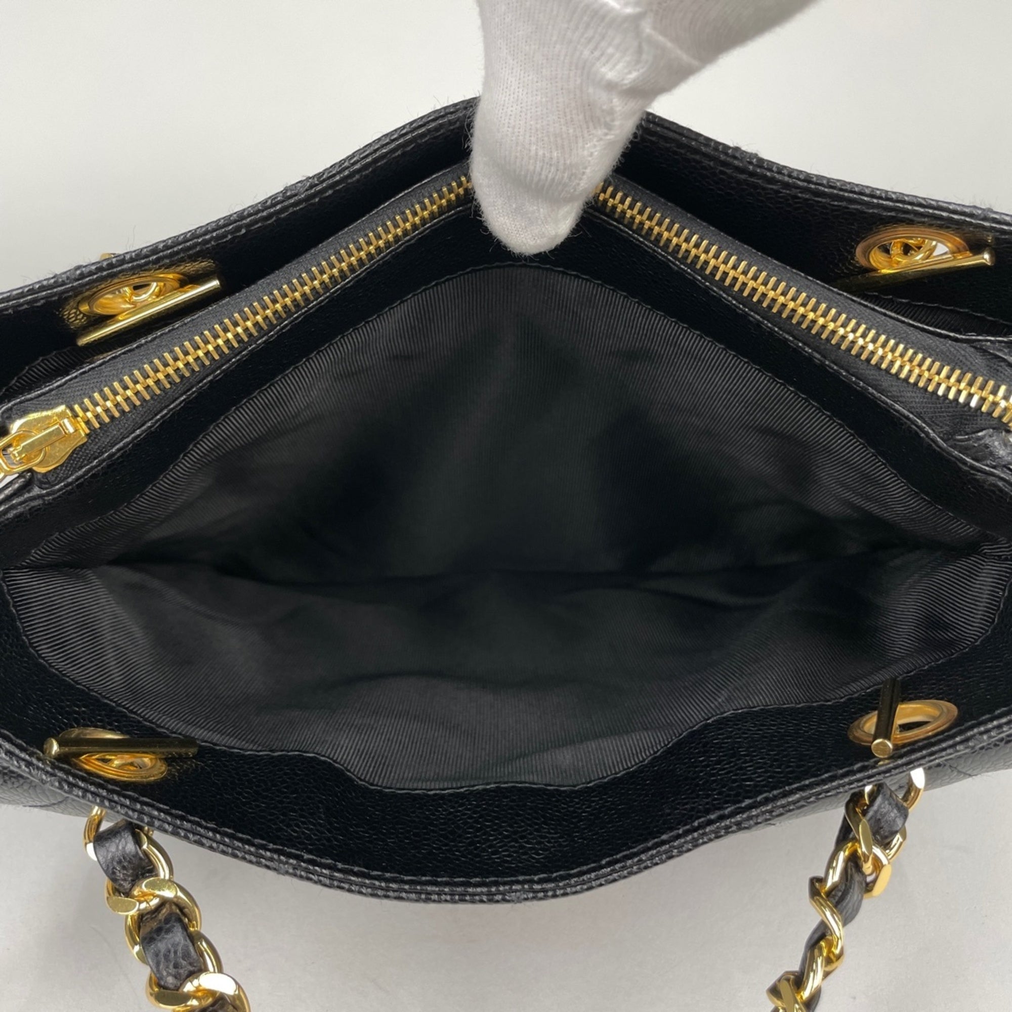 Chanel Black Grained Calfskin Tote Bag (Pre-Owned)