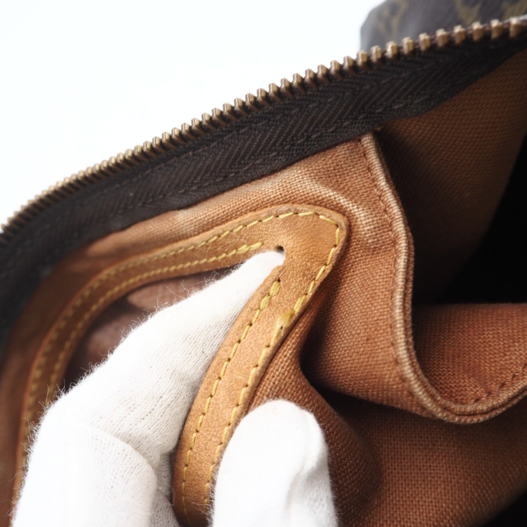 Louis Vuitton Brown Monogram Monogram Leather Handbag (Pre-Owned)