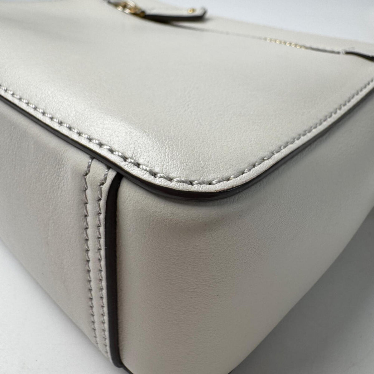 Anya Hindmarch Ivory Leather Shoulder Bag (Pre-Owned)